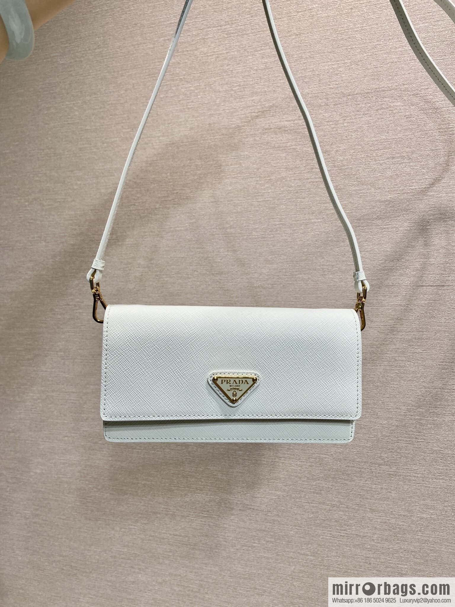 PRADA 🎉 new mini handbag 🎉 1NF059 mobile phone bag 🎉🎉 white