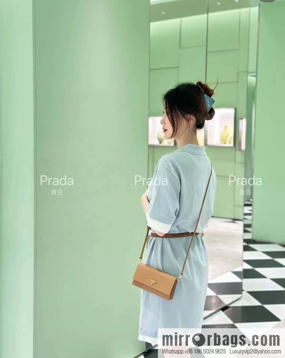 PRADA 🎉 new mini handbag 🎉 1NF059 mobile phone bag 🎉🎉 caramel color