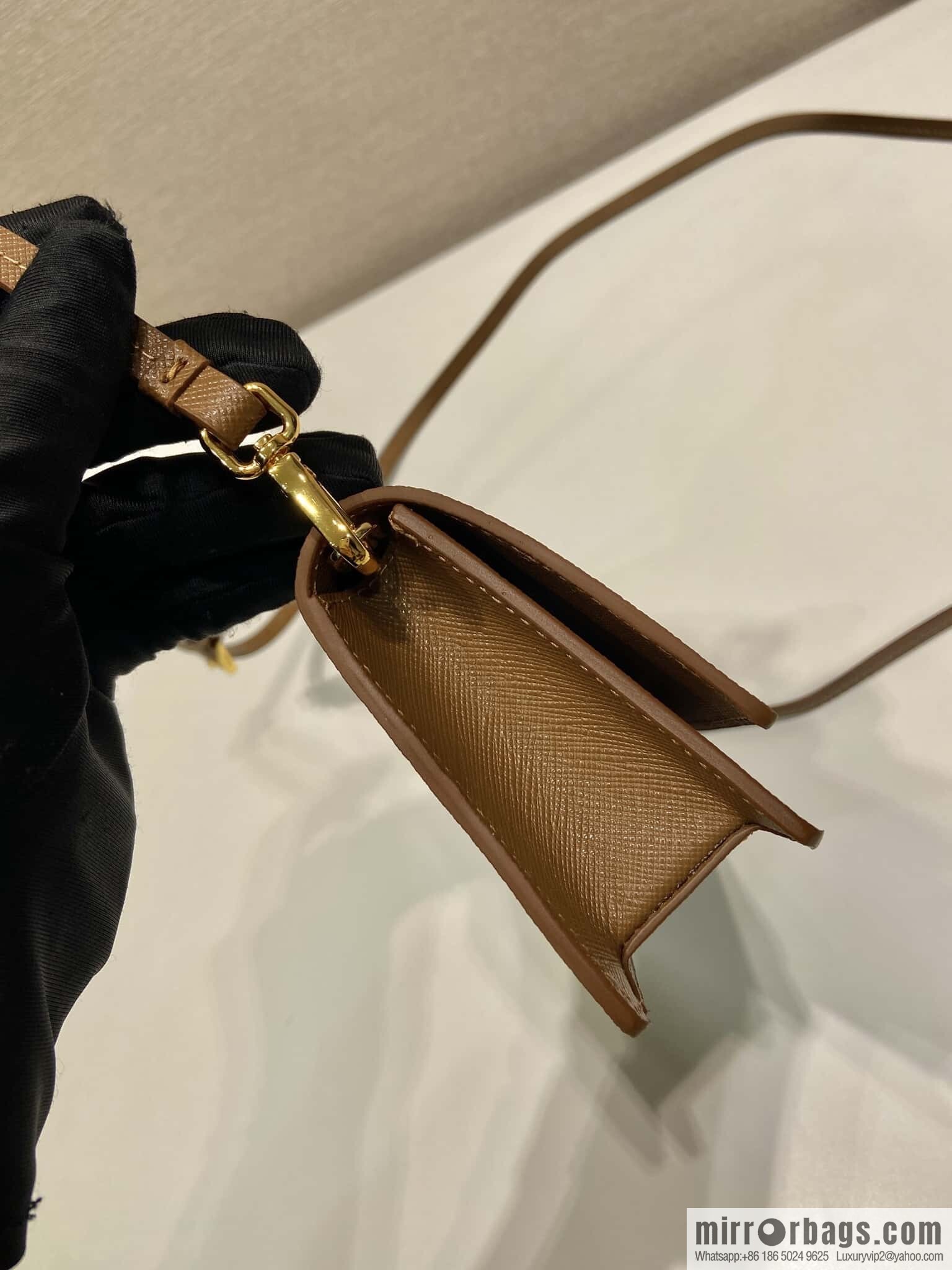 PRADA 🎉 new mini handbag 🎉 1NF059 mobile phone bag 🎉🎉 caramel color