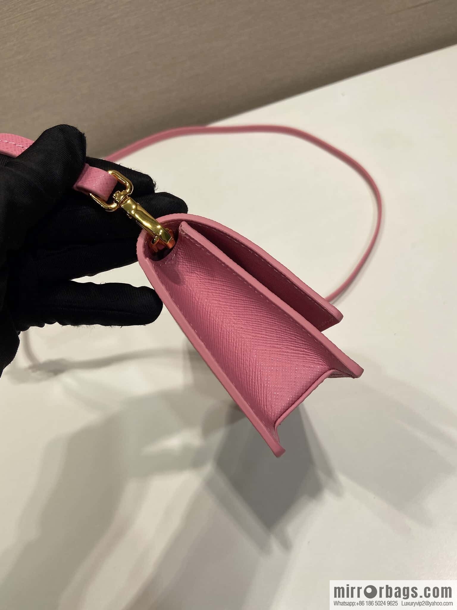 PRADA 🎉 new mini handbag 🎉 1NF059 mobile phone bag 🎉🎉 pink