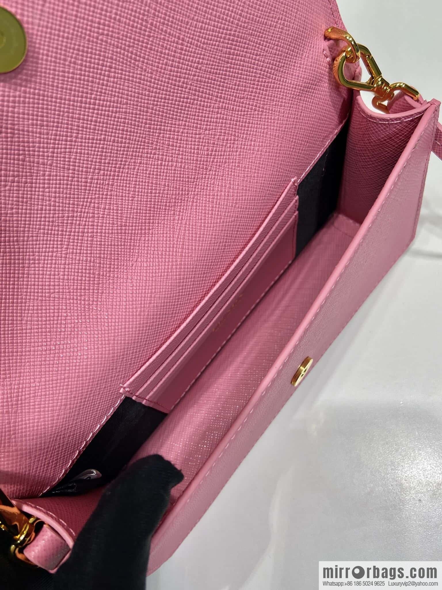 PRADA 🎉 new mini handbag 🎉 1NF059 mobile phone bag 🎉🎉 pink