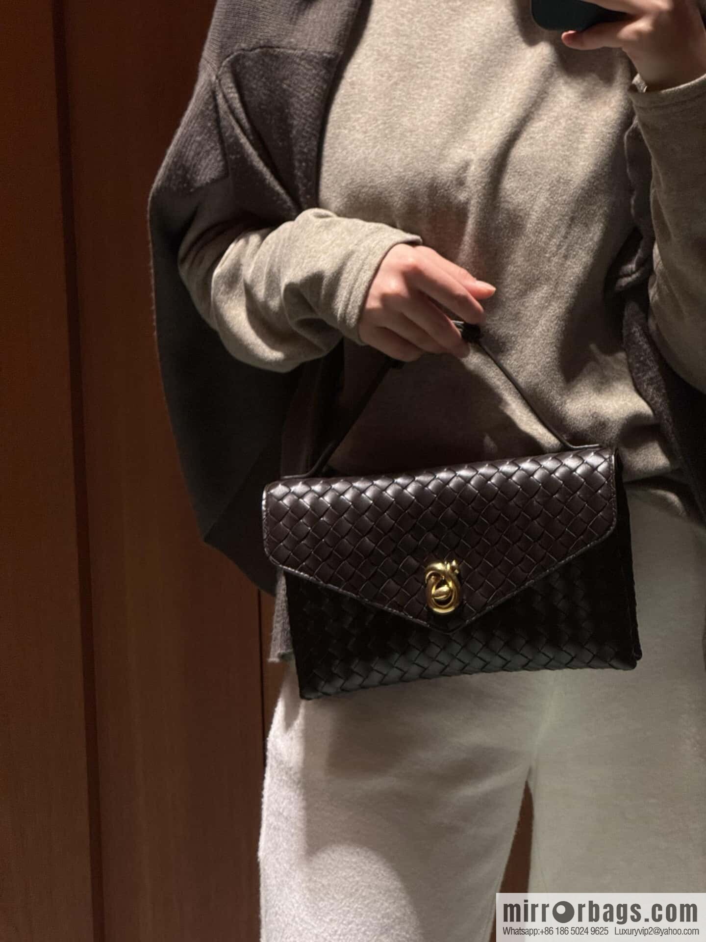 BV Knot Lock Messenger Bag 817191 Chocolate Brown