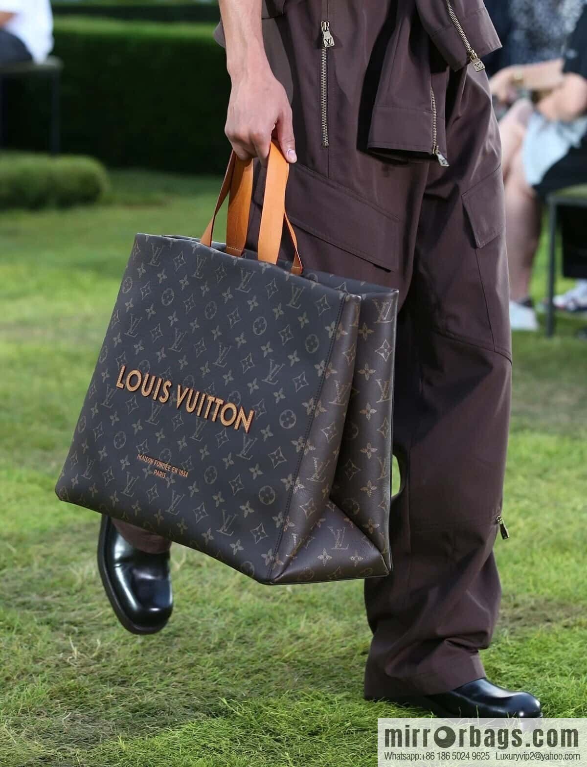 [Boutique‑grade] M13928 presbyopia brown, shopping bag, square bag, Shopper Tote handbag.