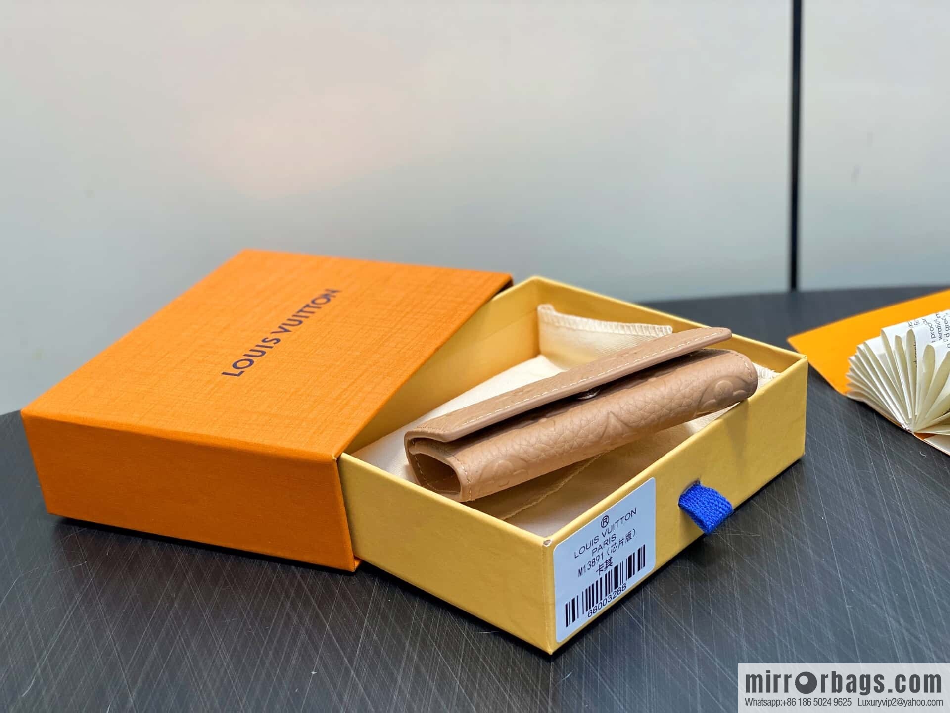 [Boutique‑grade] M13891 khaki, full leather business card holder wallet LV Ski Ms series business card holder