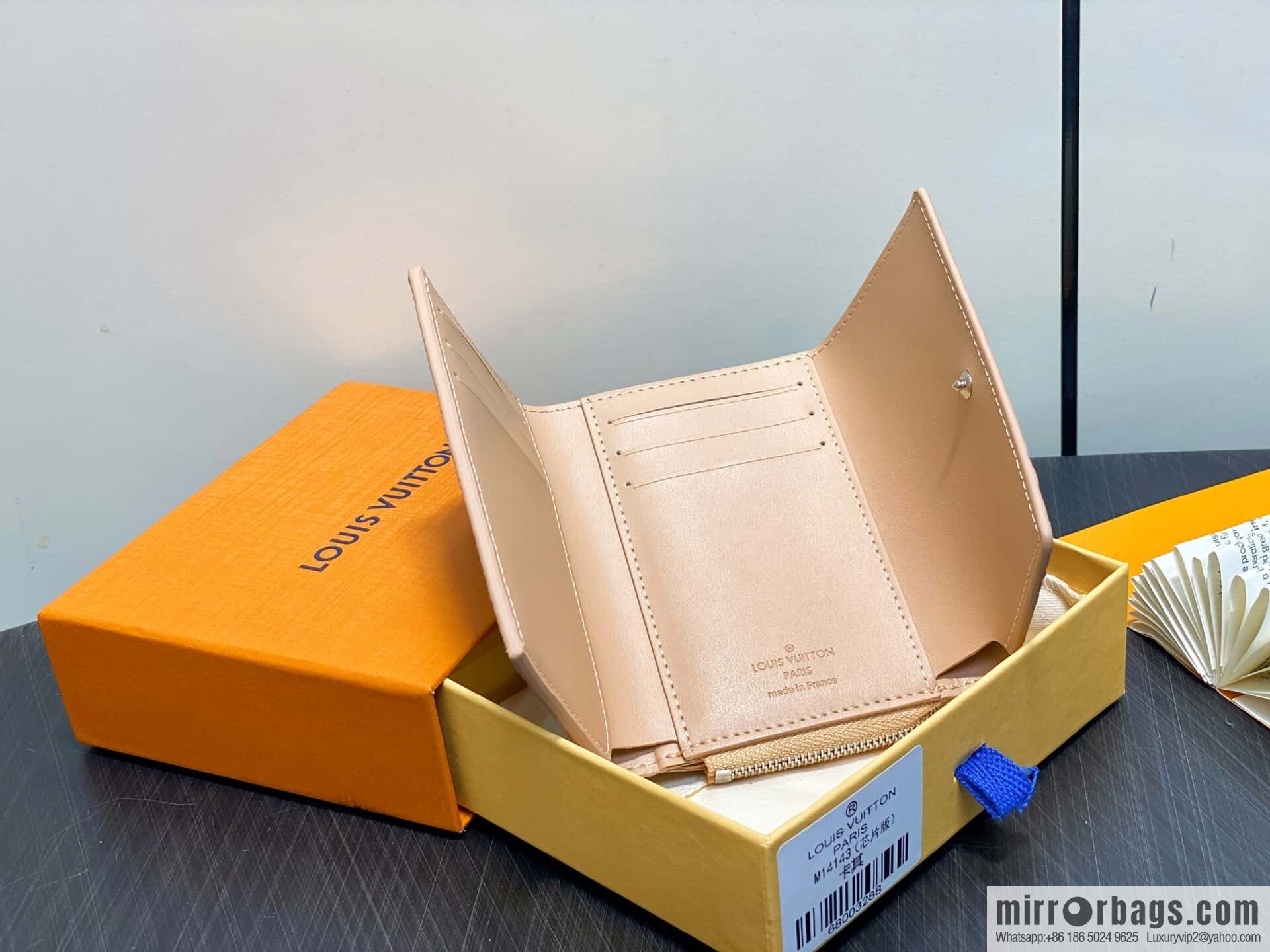 [Boutique‑grade] M14143 khaki, full leather tri-fold wallet Portfolio Pilot wallet