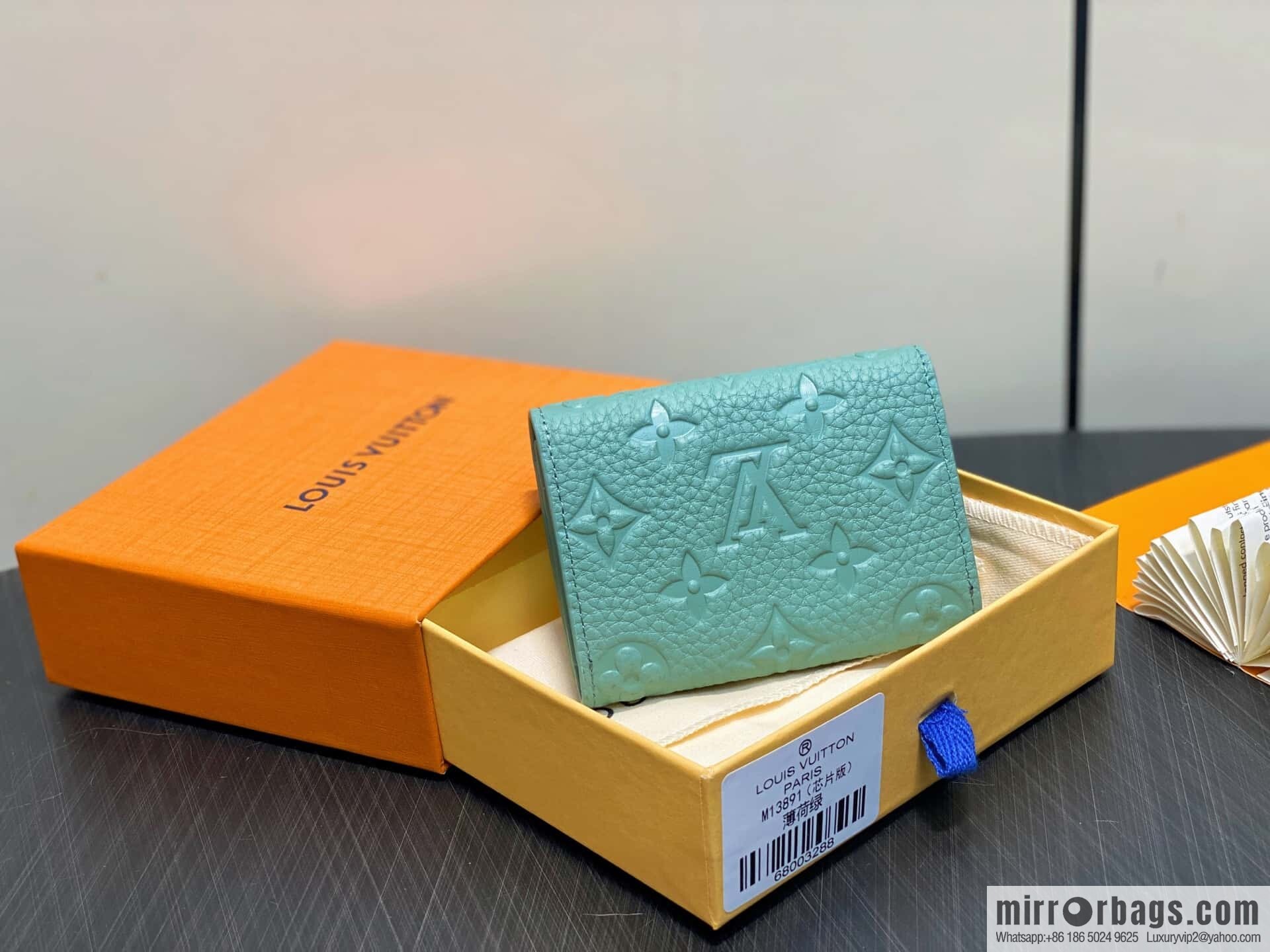 [Boutique‑grade] M13891 mint green full leather business card holder wallet LV Ski Ms series business card holder