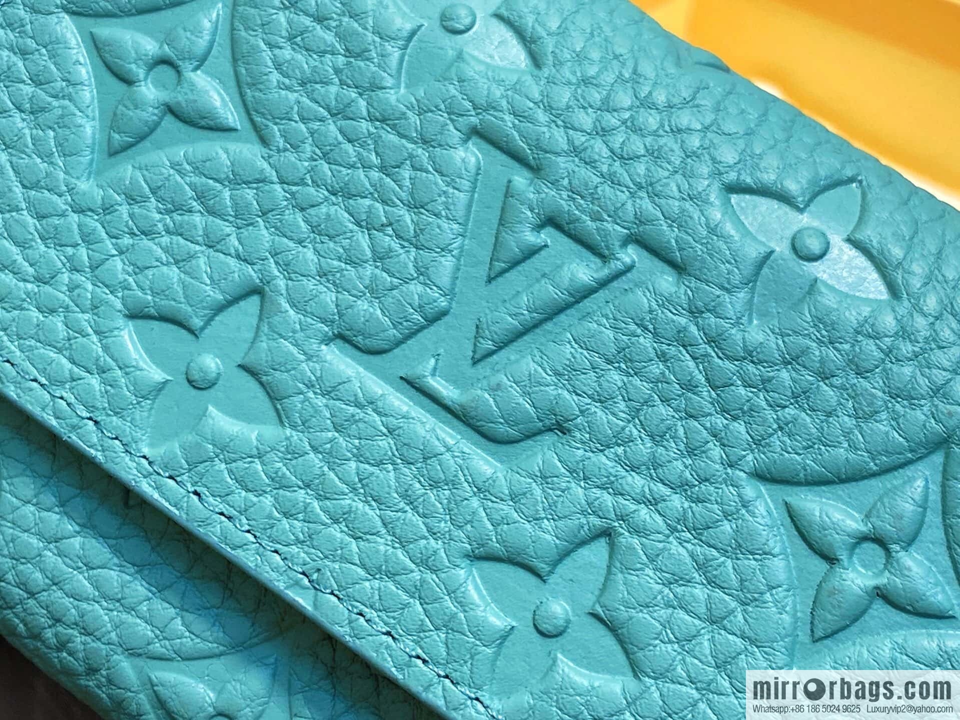 [Boutique‑grade] M14143 mint green, full leather tri-fold wallet Portfolio Pilot wallet