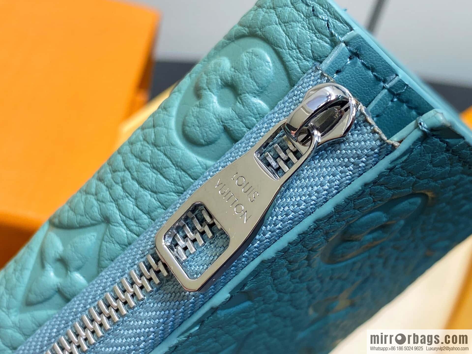 [Boutique‑grade] M14143 mint green, full leather tri-fold wallet Portfolio Pilot wallet