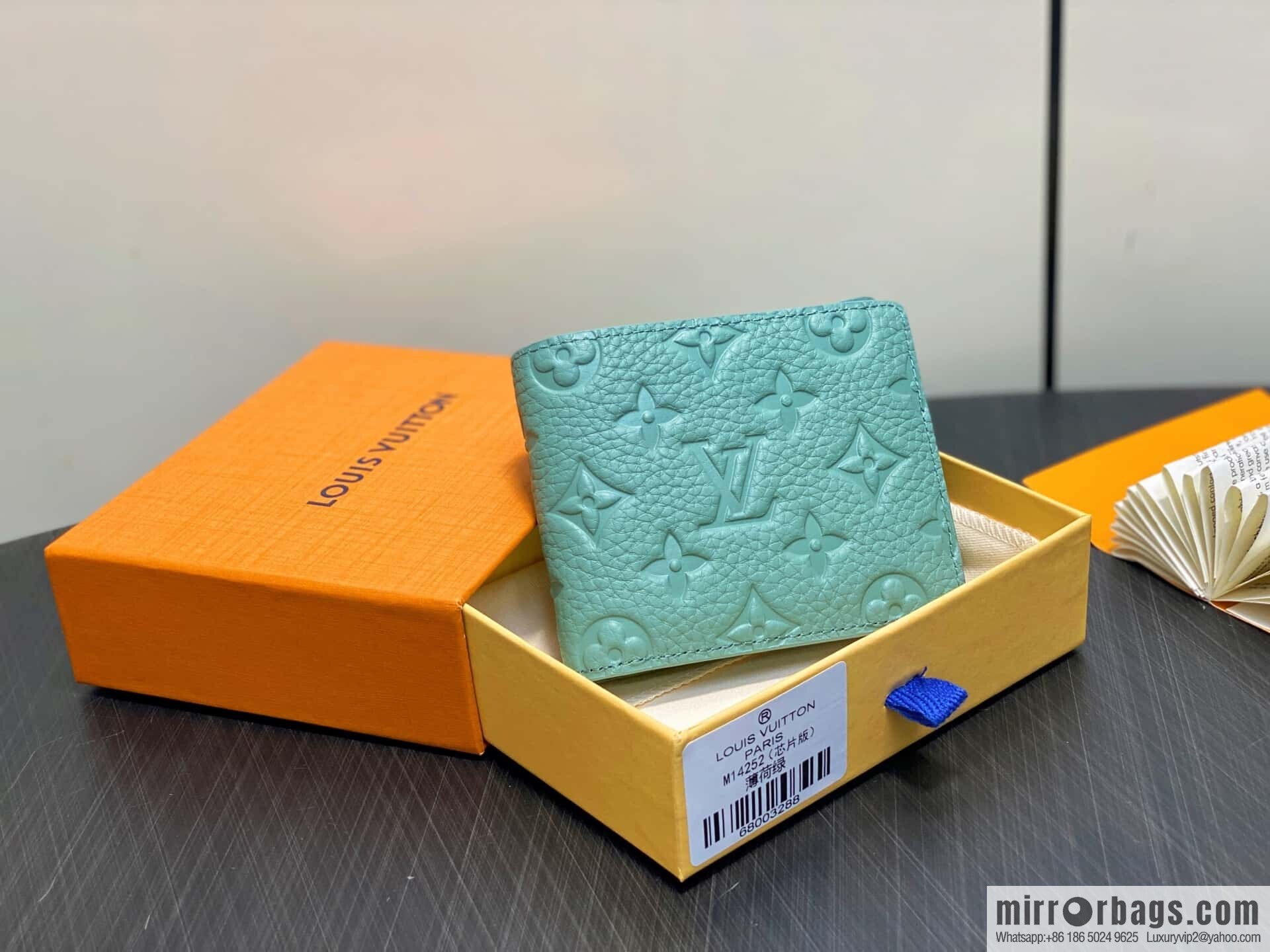 [Boutique‑grade] M14252 mint green, full leather short suit clip MULTIPLE wallet