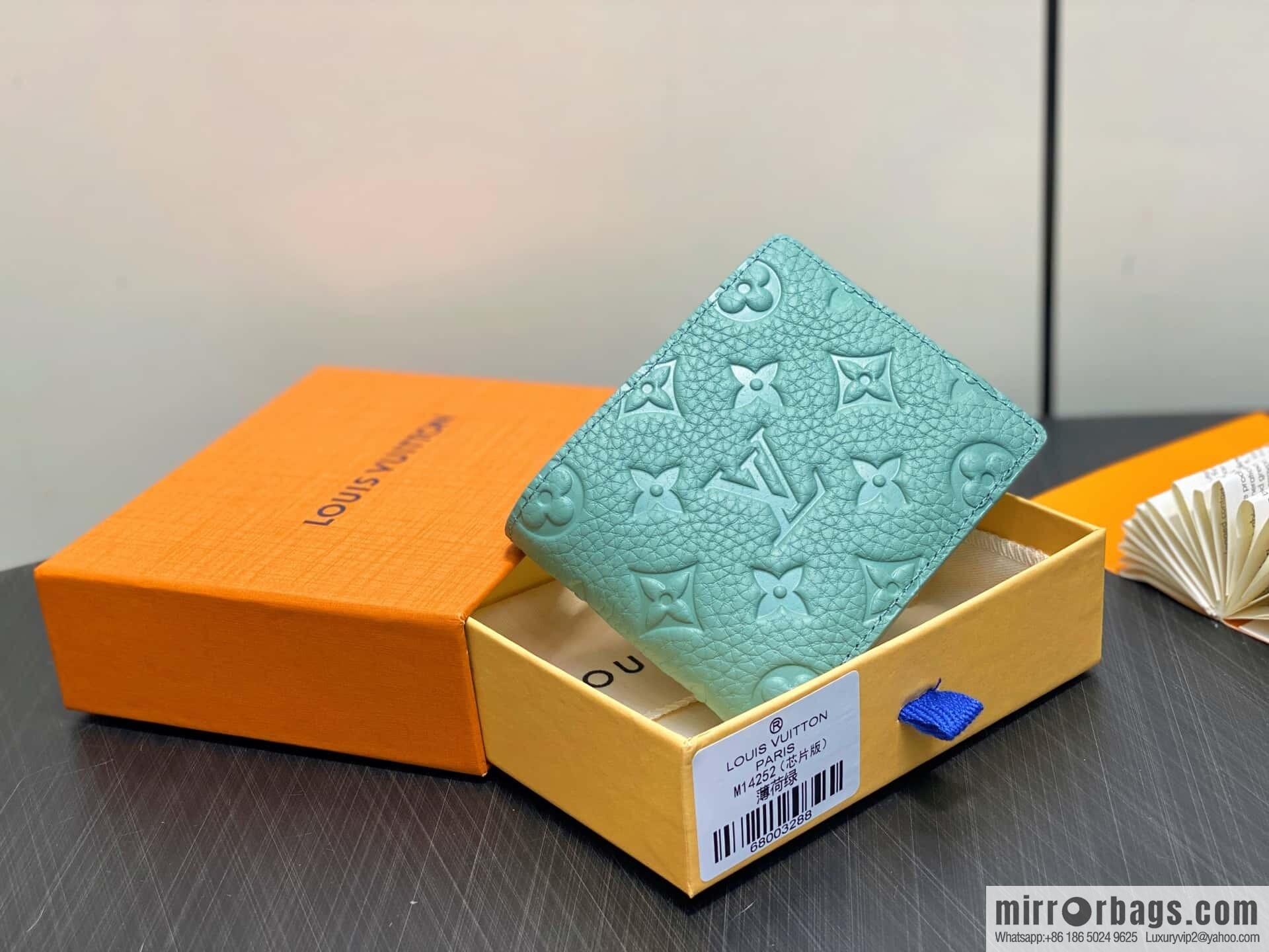 [Boutique‑grade] M14252 mint green, full leather short suit clip MULTIPLE wallet