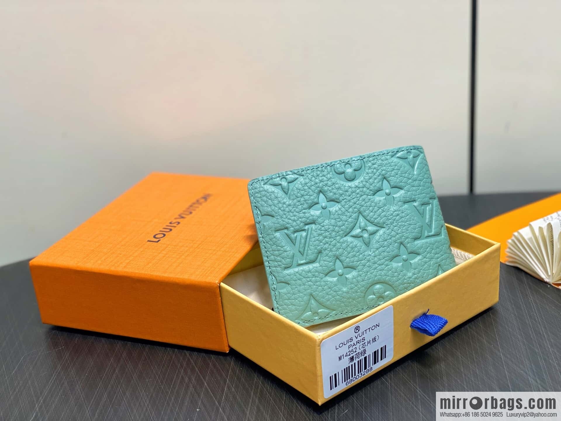 [Boutique‑grade] M14252 mint green, full leather short suit clip MULTIPLE wallet