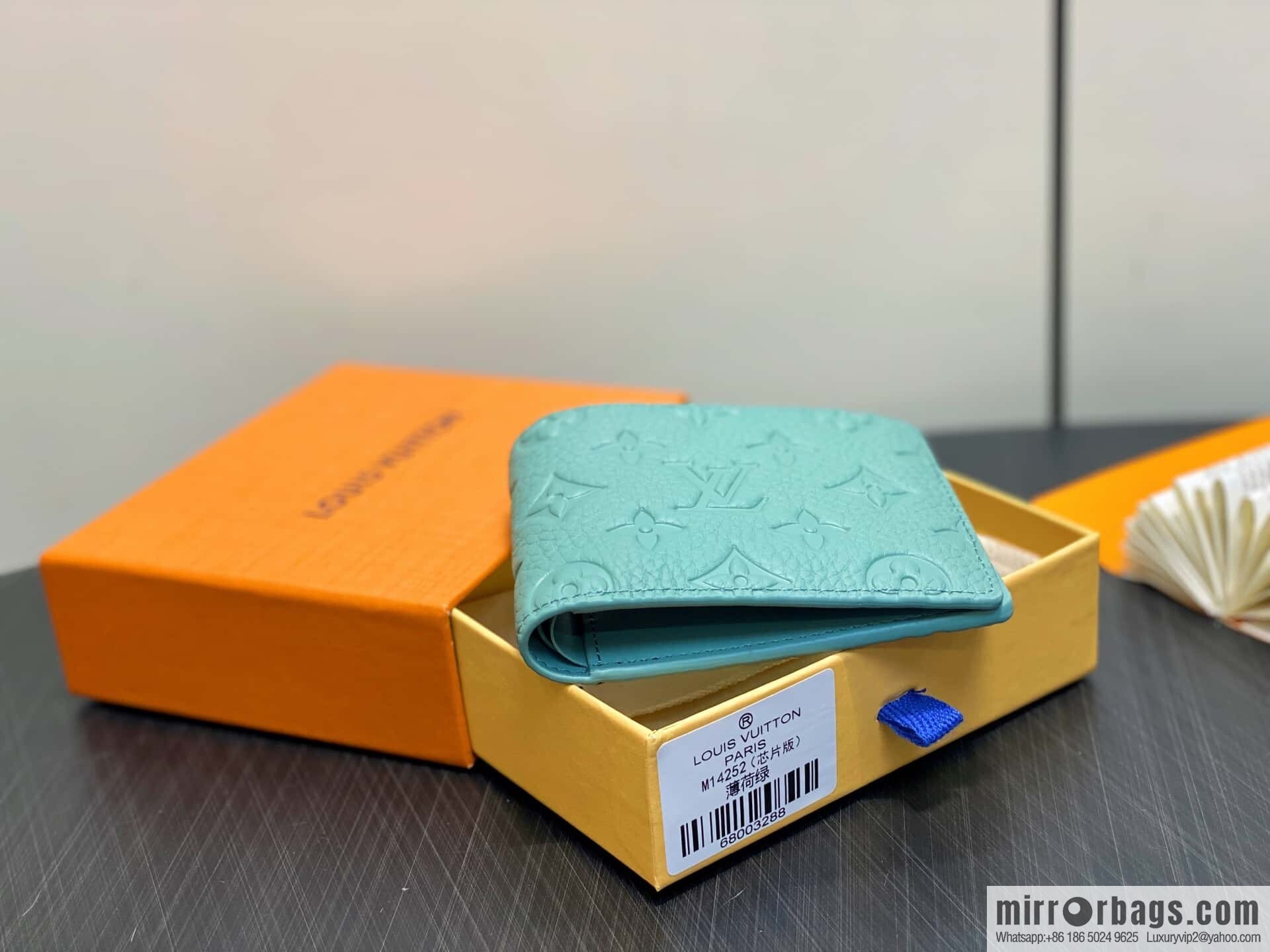 [Boutique‑grade] M14252 mint green, full leather short suit clip MULTIPLE wallet