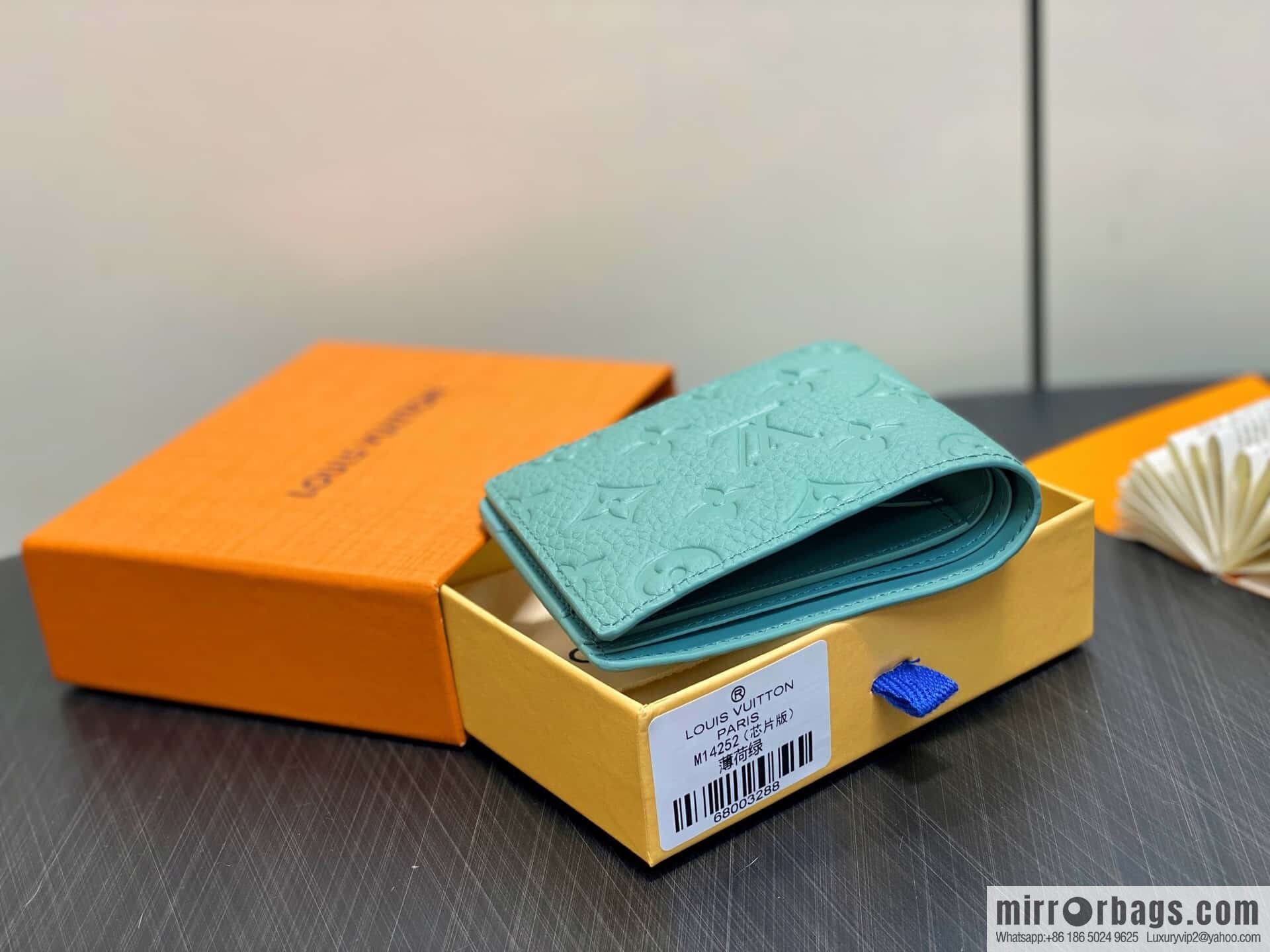 [Boutique‑grade] M14252 mint green, full leather short suit clip MULTIPLE wallet