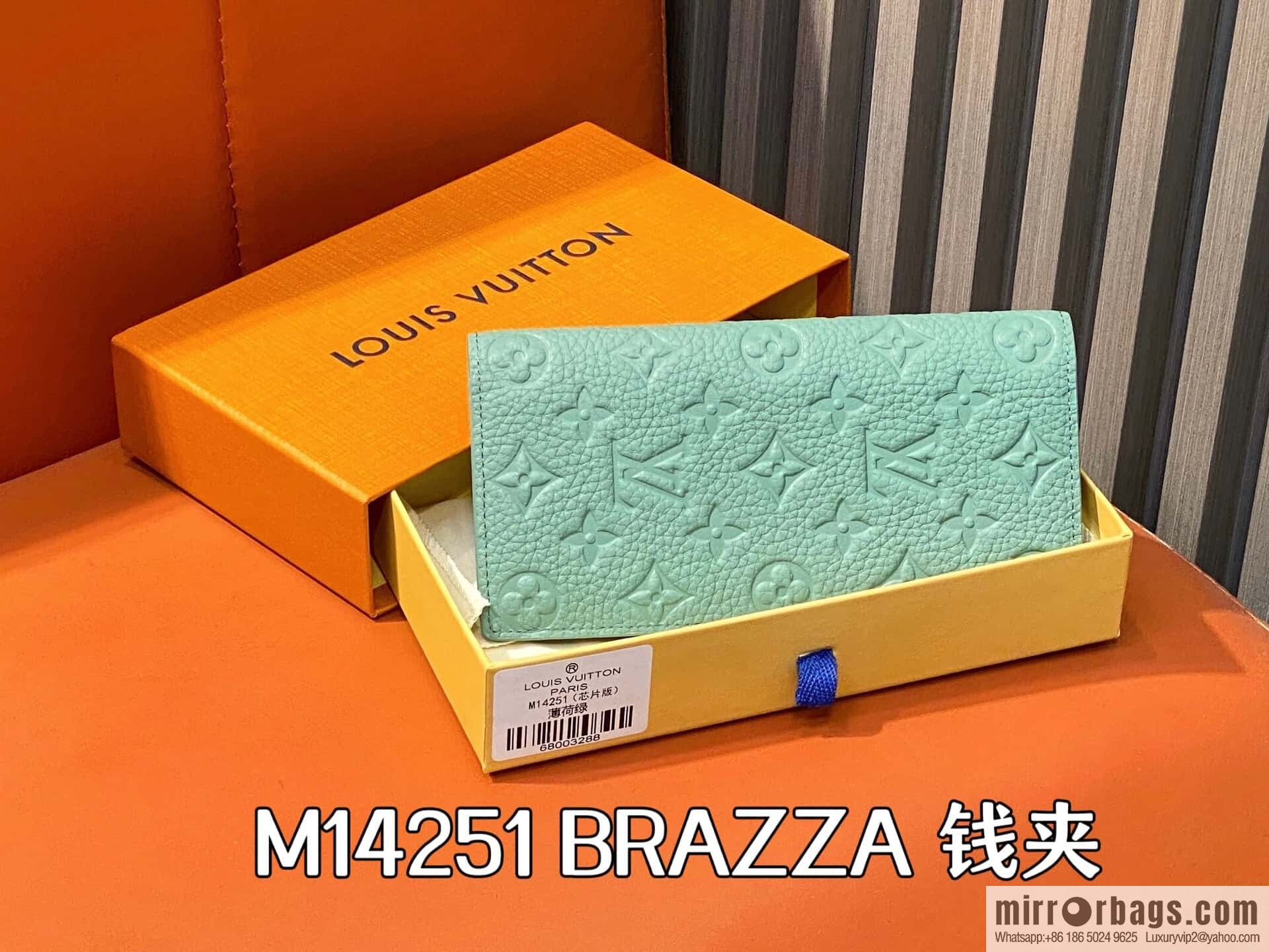 [Boutique‑grade] M14251 mint green, full leather suit clip BRAZZA wallet