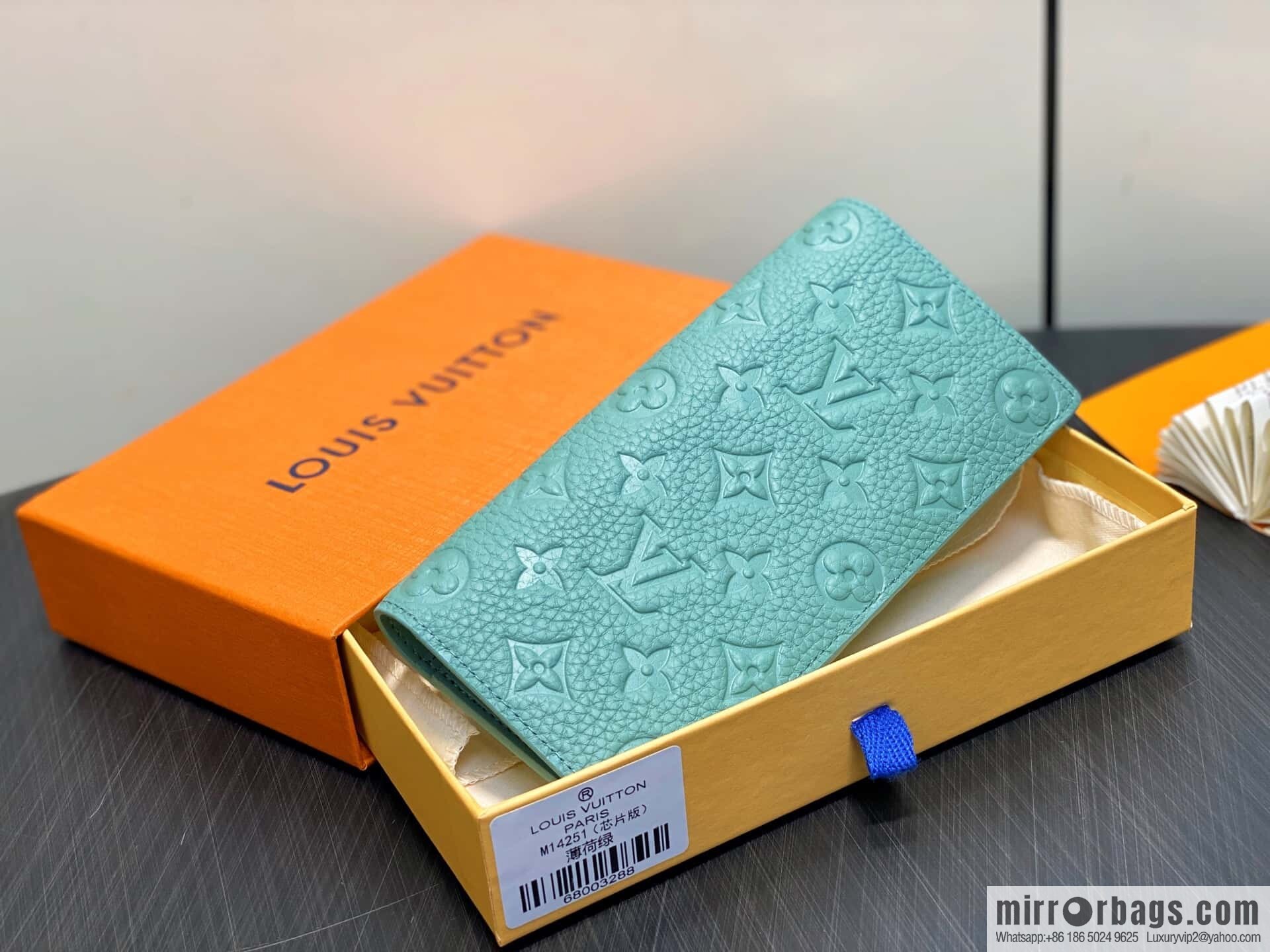[Boutique‑grade] M14251 mint green, full leather suit clip BRAZZA wallet