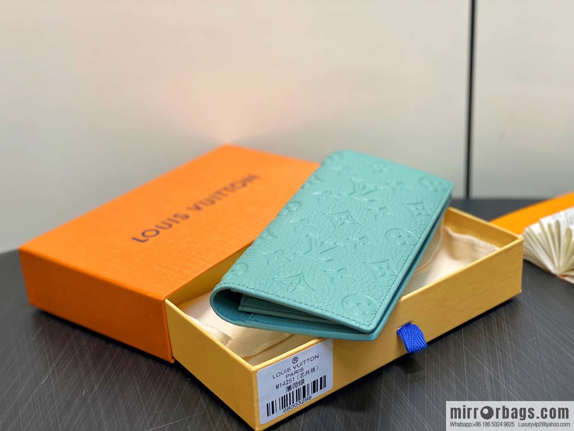 [Boutique‑grade] M14251 mint green, full leather suit clip BRAZZA wallet
