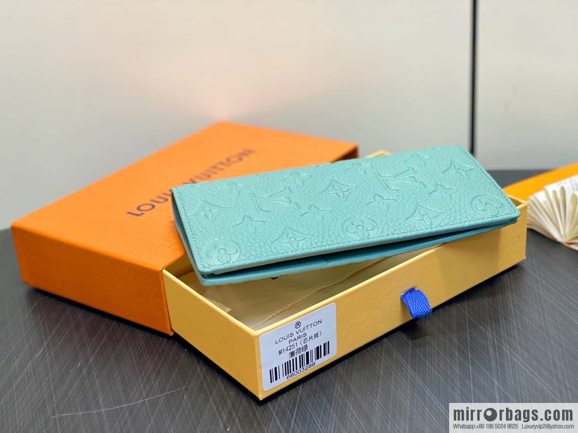 [Boutique‑grade] M14251 mint green, full leather suit clip BRAZZA wallet