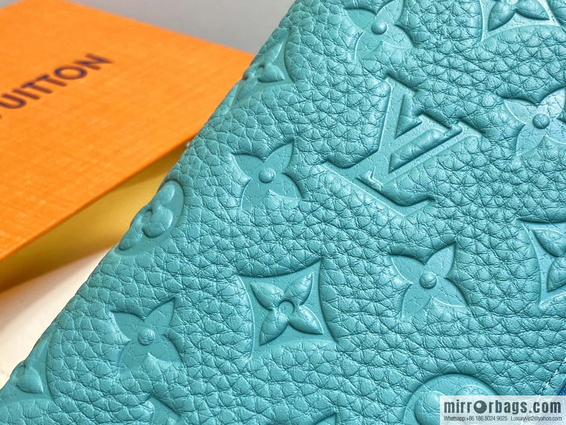 [Boutique‑grade] M14251 mint green, full leather suit clip BRAZZA wallet