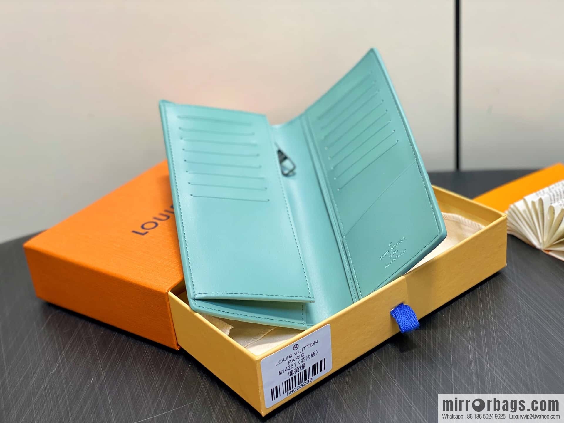 [Boutique‑grade] M14251 mint green, full leather suit clip BRAZZA wallet