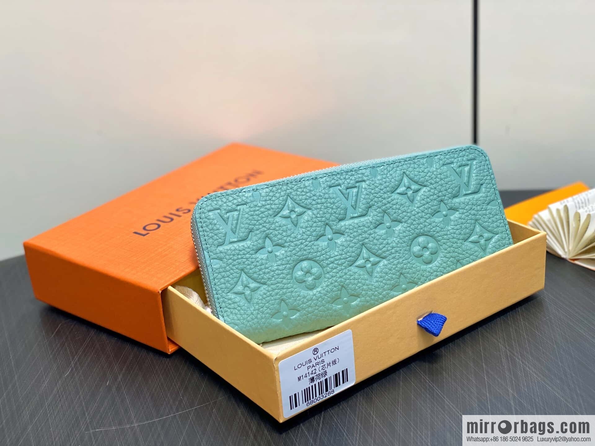 [Boutique‑grade] M14142 mint green, full leather single zipper wallet Zippy wallet