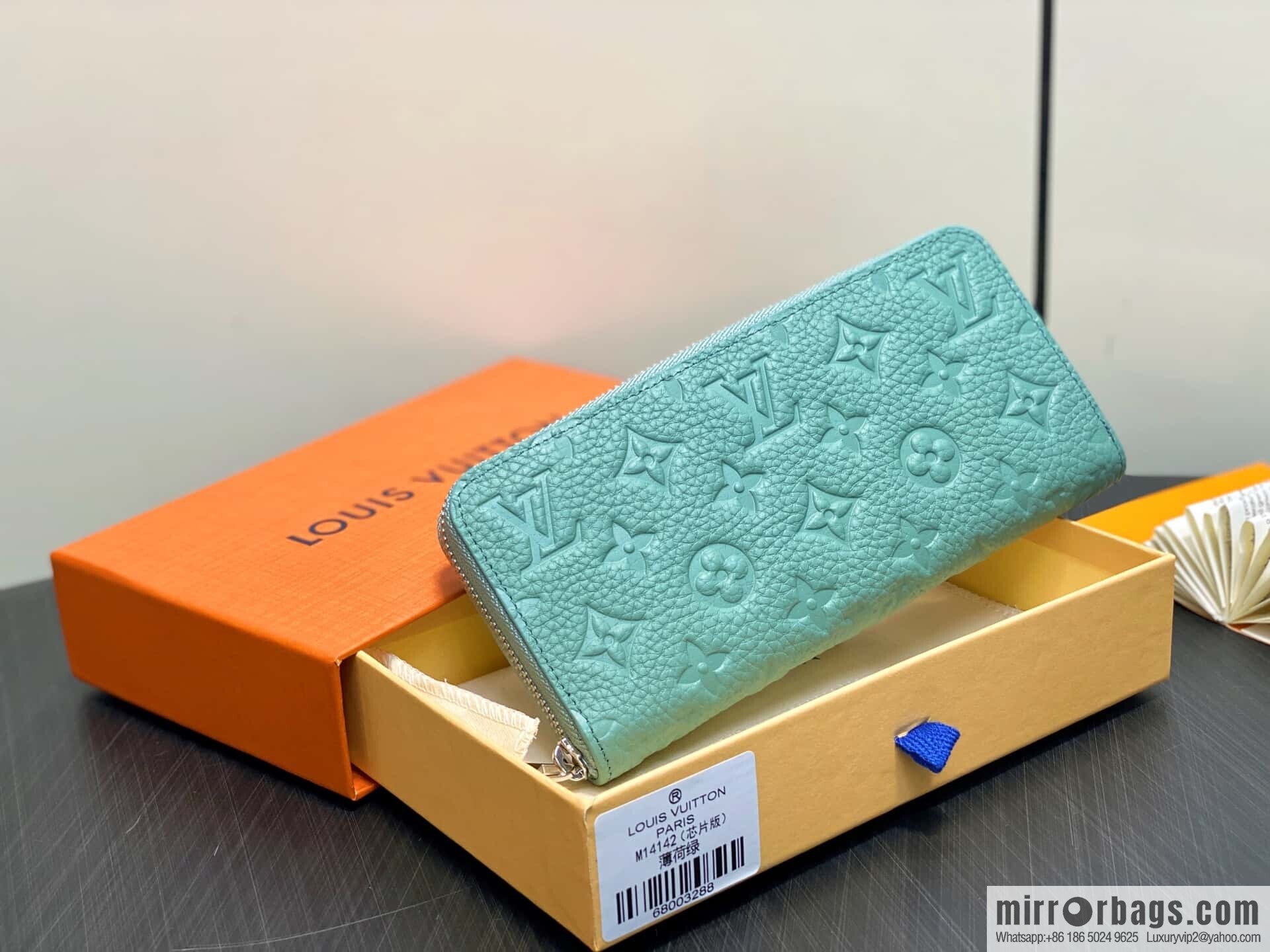 [Boutique‑grade] M14142 mint green, full leather single zipper wallet Zippy wallet