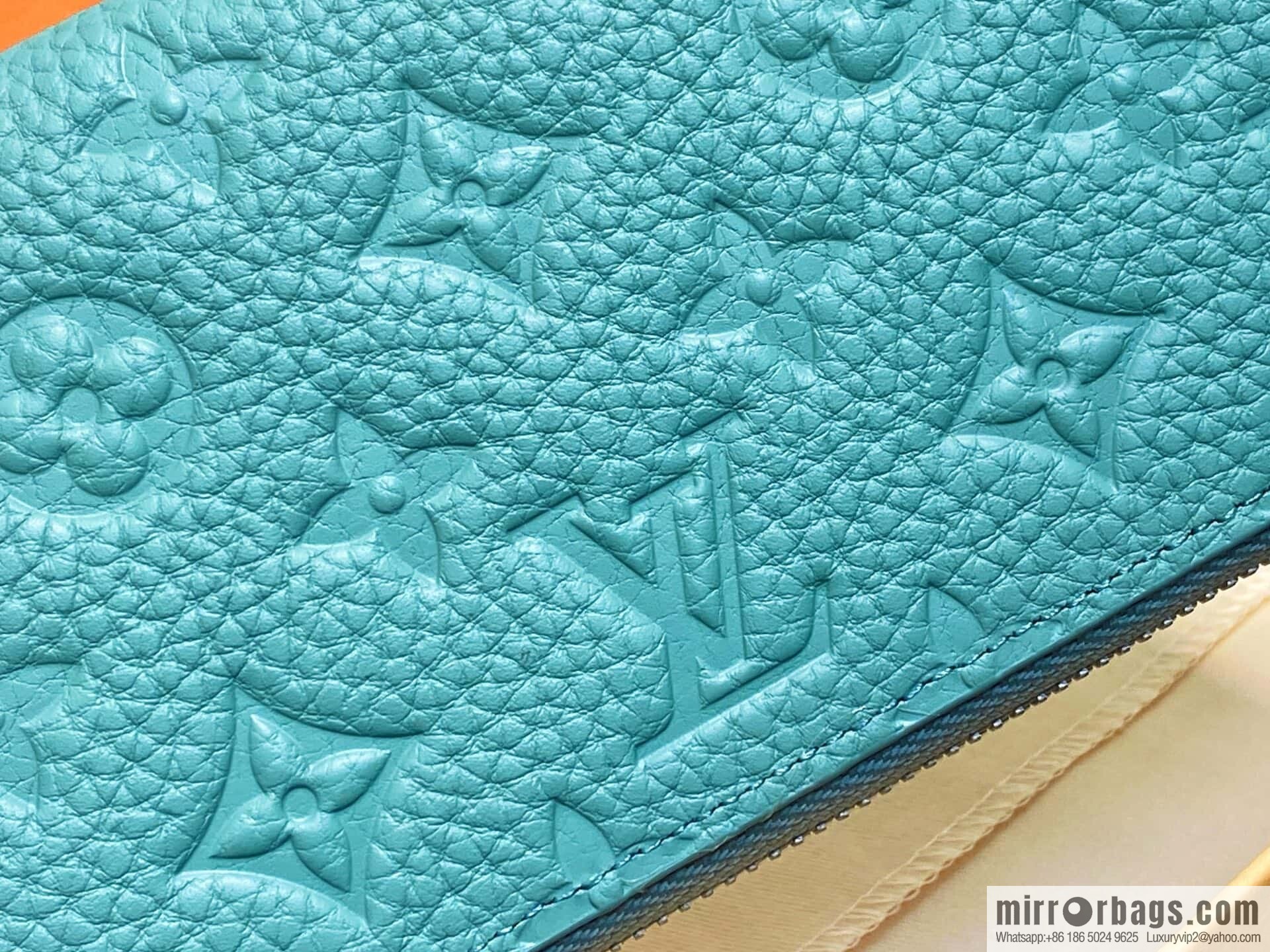 [Boutique‑grade] M14142 mint green, full leather single zipper wallet Zippy wallet