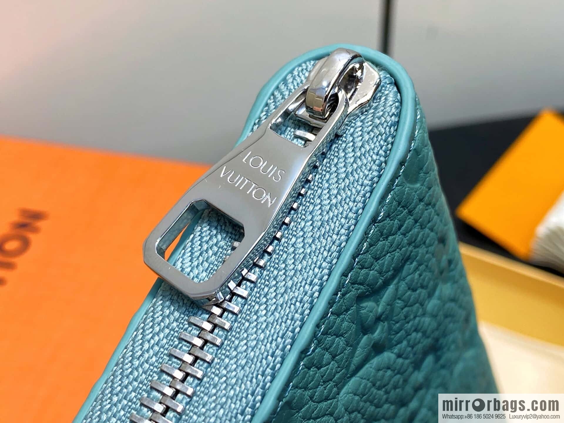 [Boutique‑grade] M14142 mint green, full leather single zipper wallet Zippy wallet