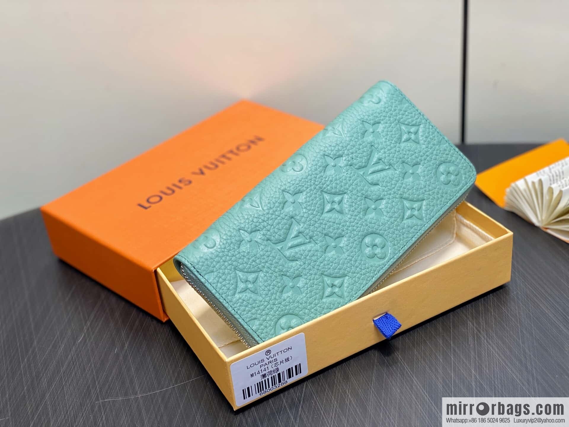 [Boutique‑grade] M14141 mint green, full leather single zipper wallet Zippy wallet
