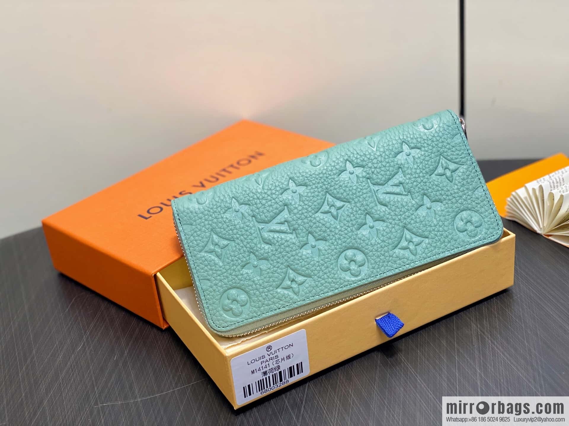 [Boutique‑grade] M14141 mint green, full leather single zipper wallet Zippy wallet
