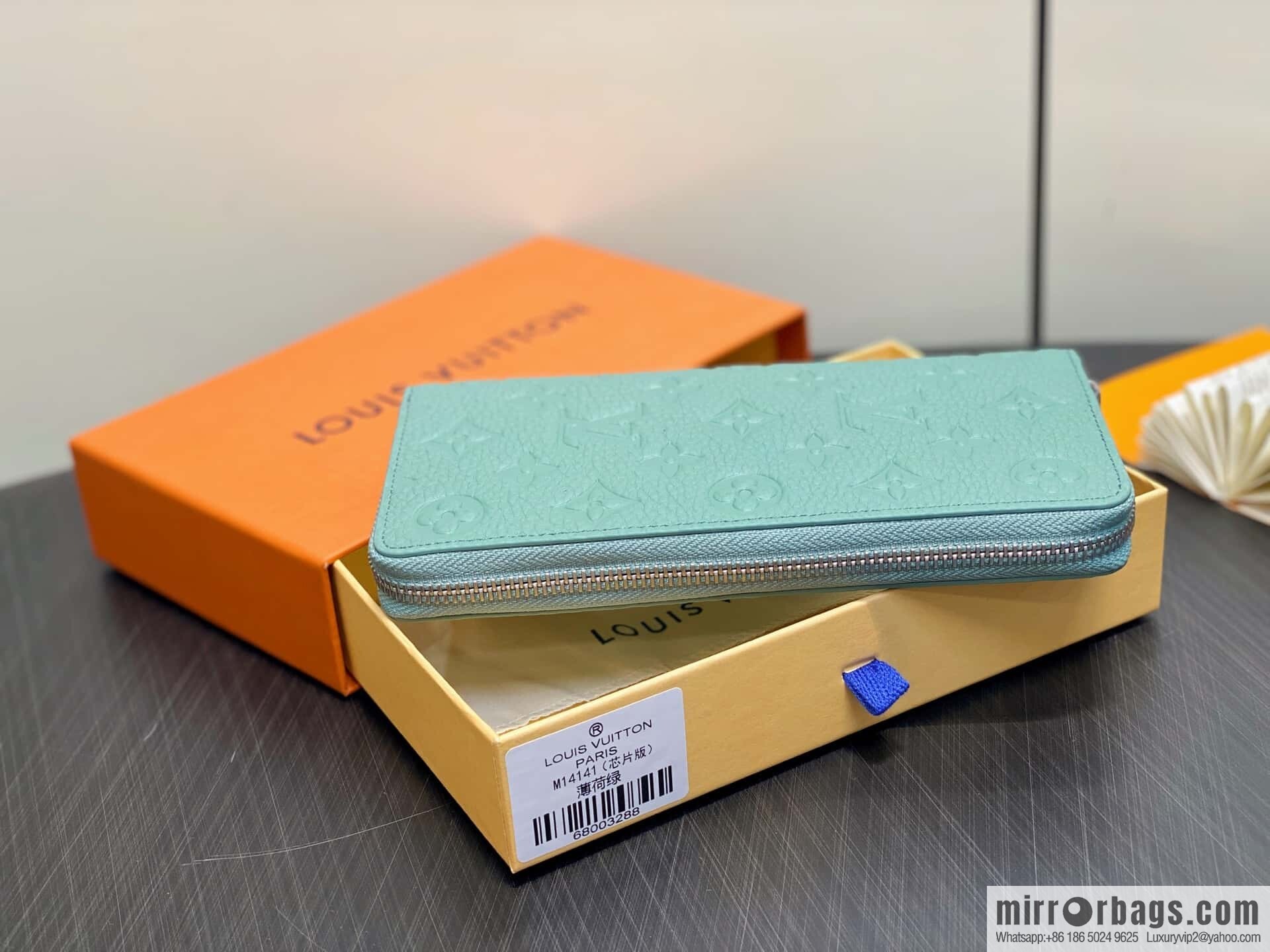 [Boutique‑grade] M14141 mint green, full leather single zipper wallet Zippy wallet