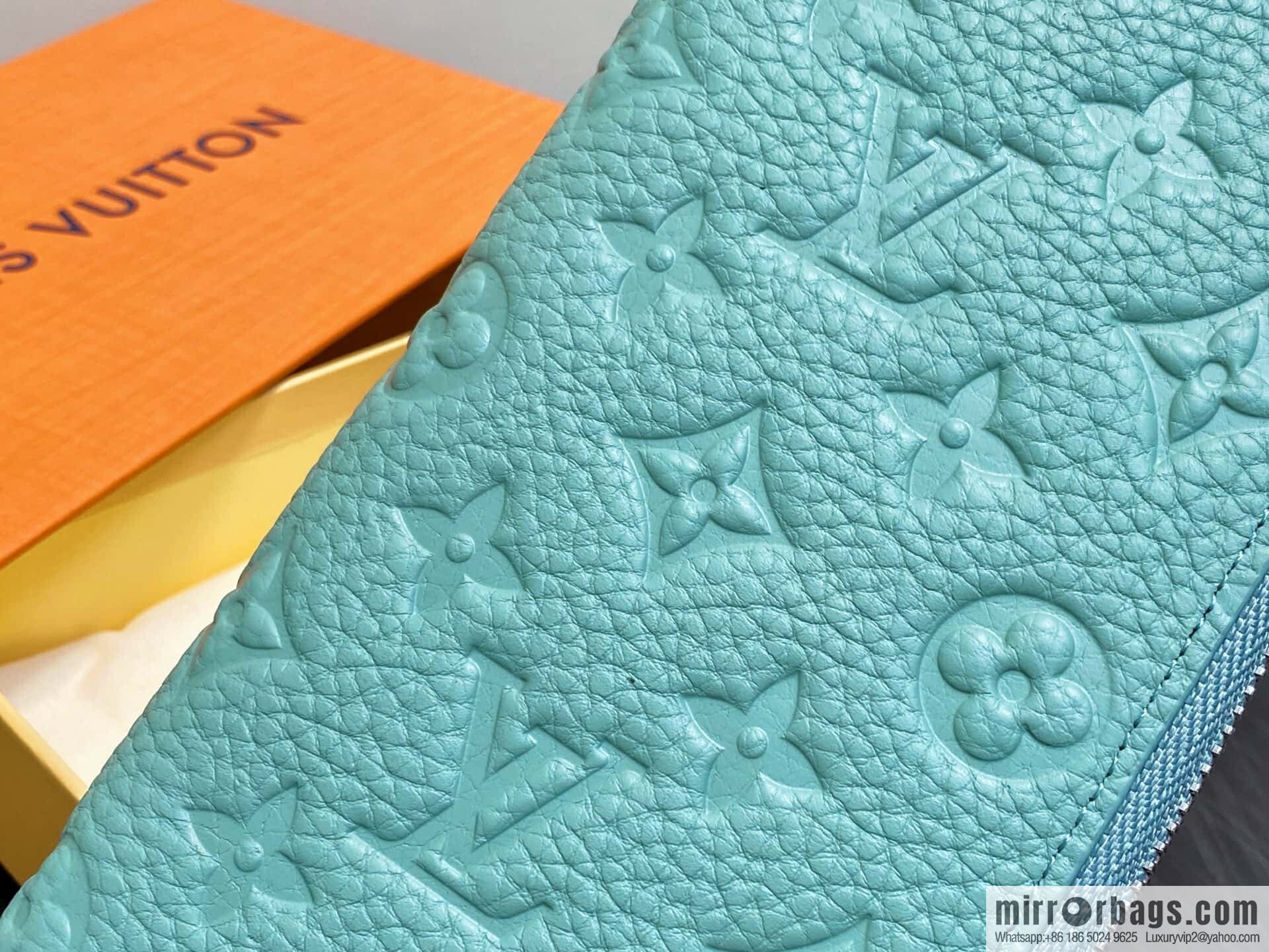 [Boutique‑grade] M14141 mint green, full leather single zipper wallet Zippy wallet