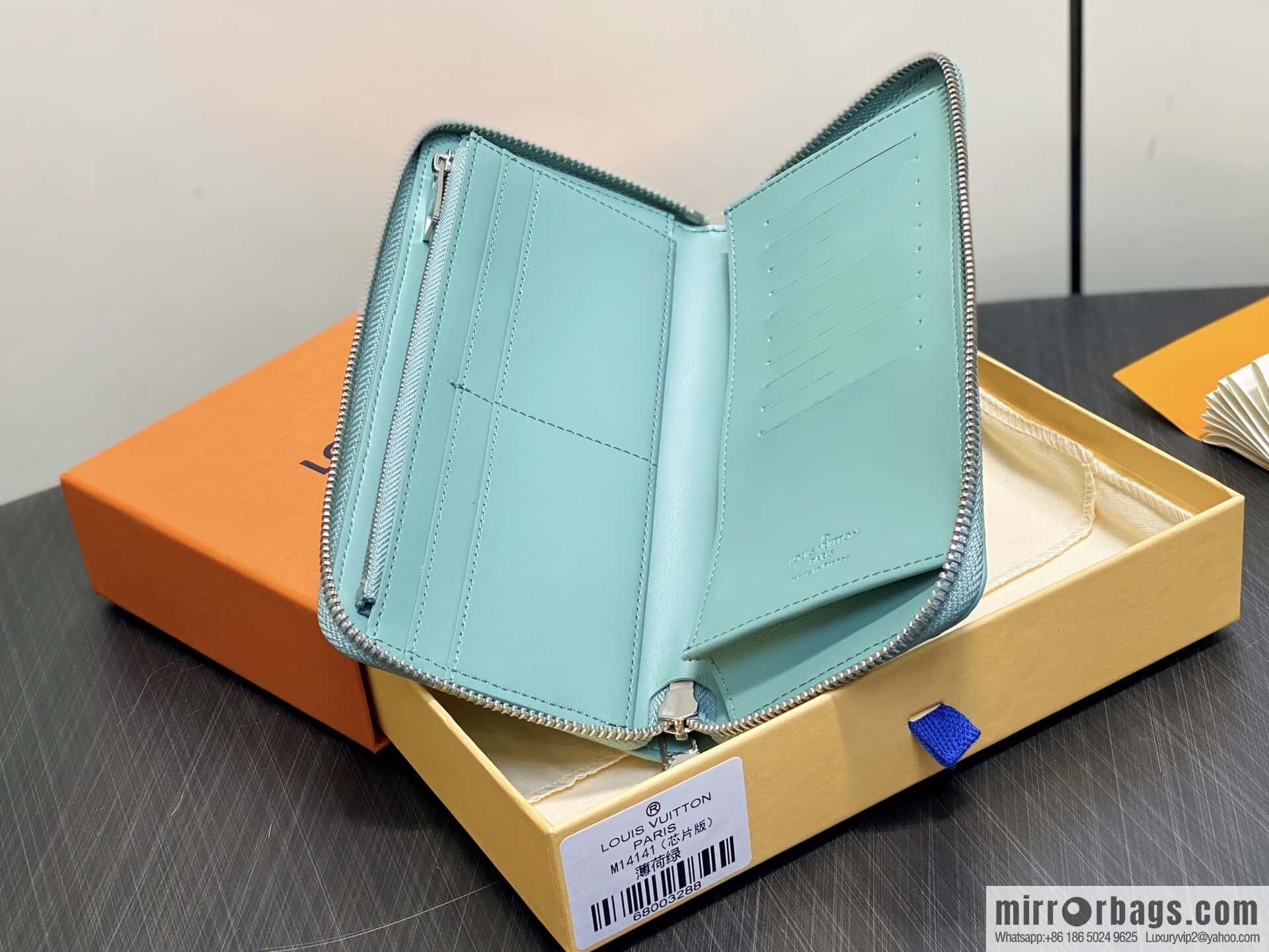 [Boutique‑grade] M14141 mint green, full leather single zipper wallet Zippy wallet