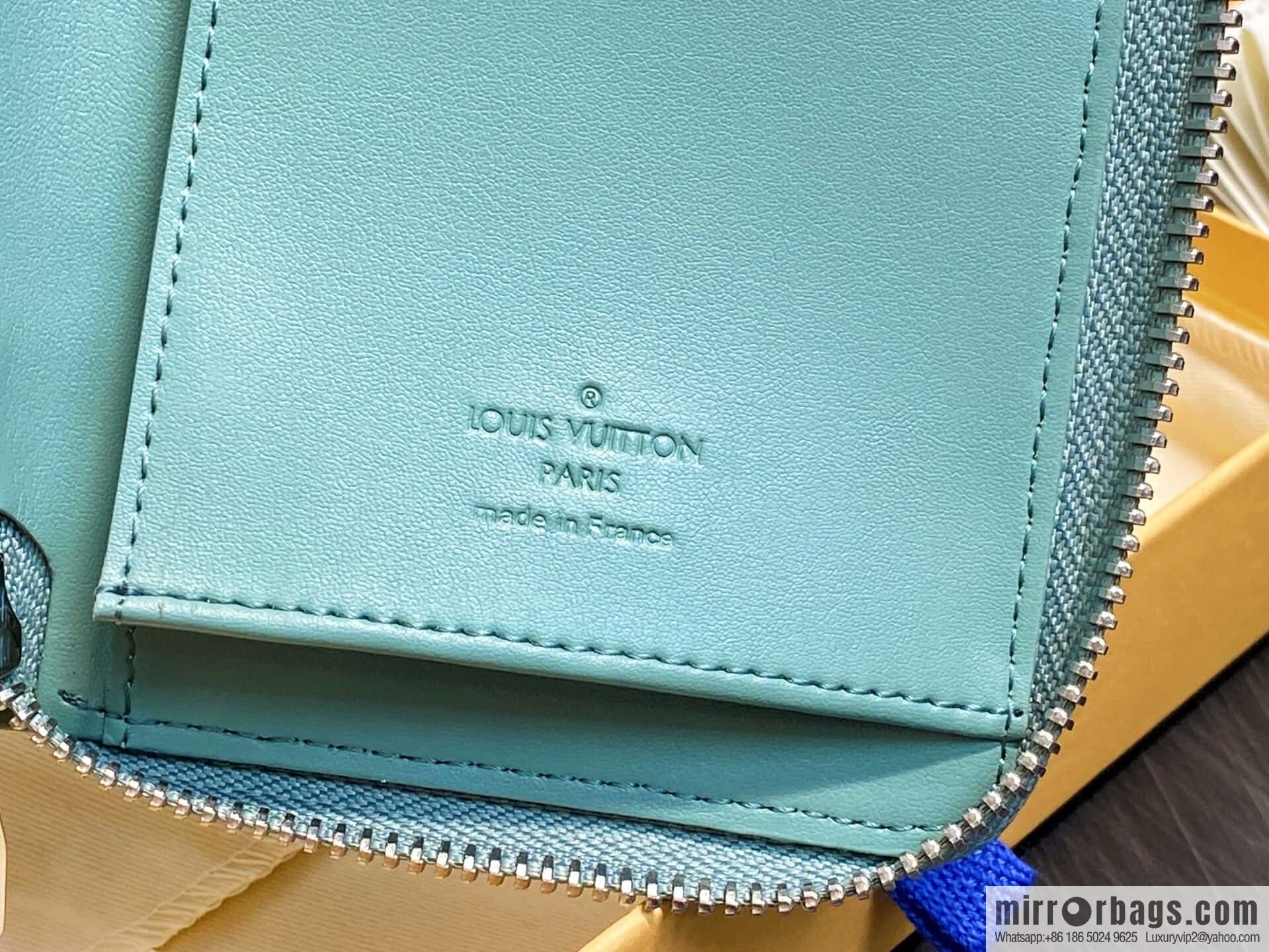 [Boutique‑grade] M14141 mint green, full leather single zipper wallet Zippy wallet