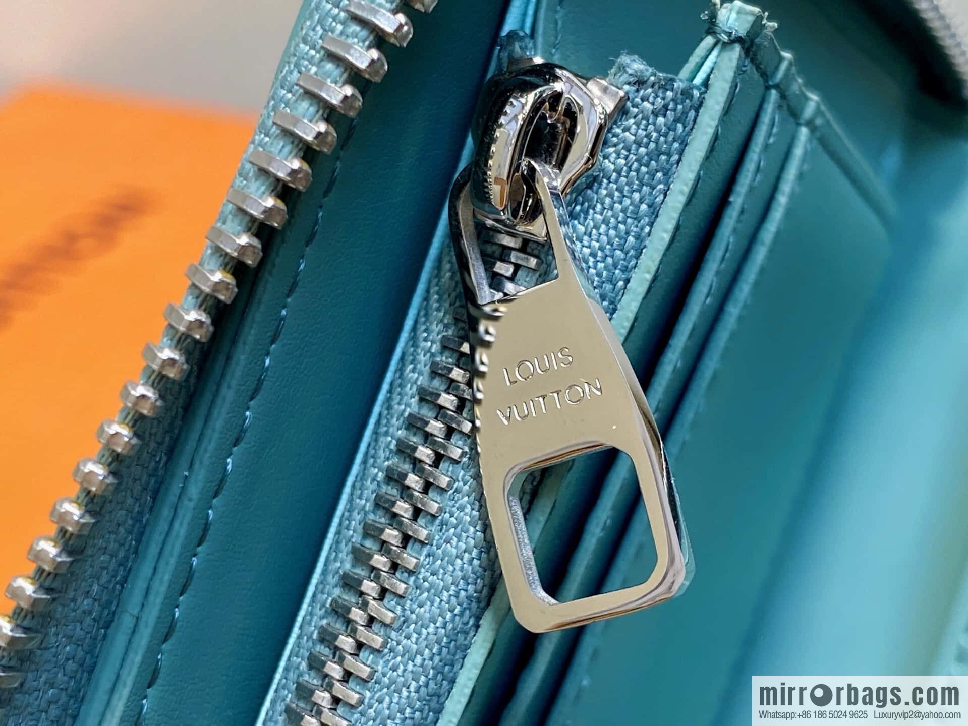 [Boutique‑grade] M14141 mint green, full leather single zipper wallet Zippy wallet
