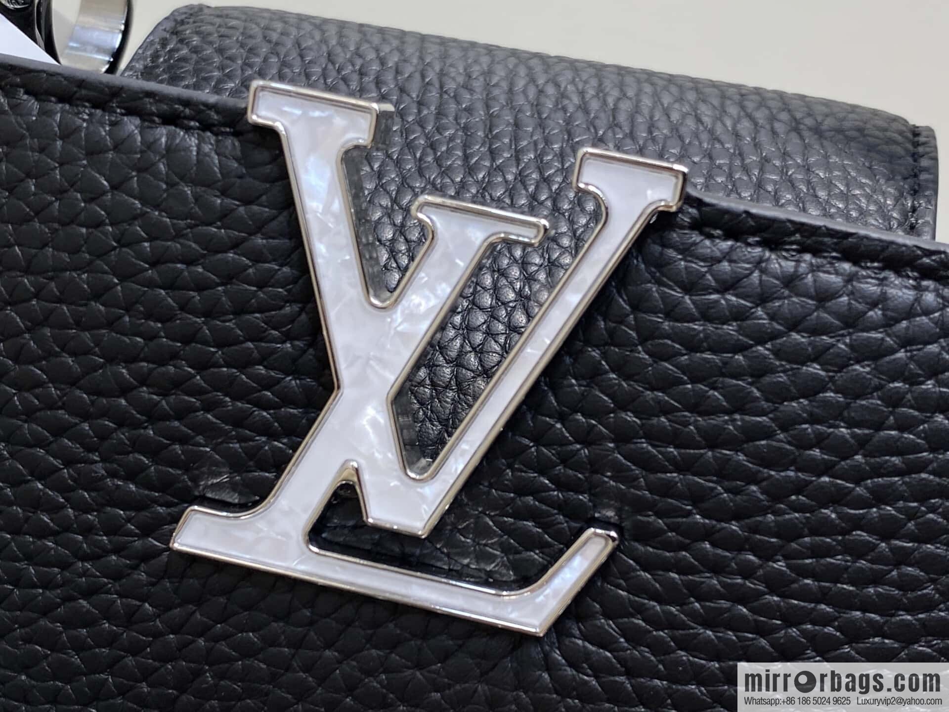 [Boutique‑grade] M12345 black, full leather cap that English model, this Capucines mini handbag