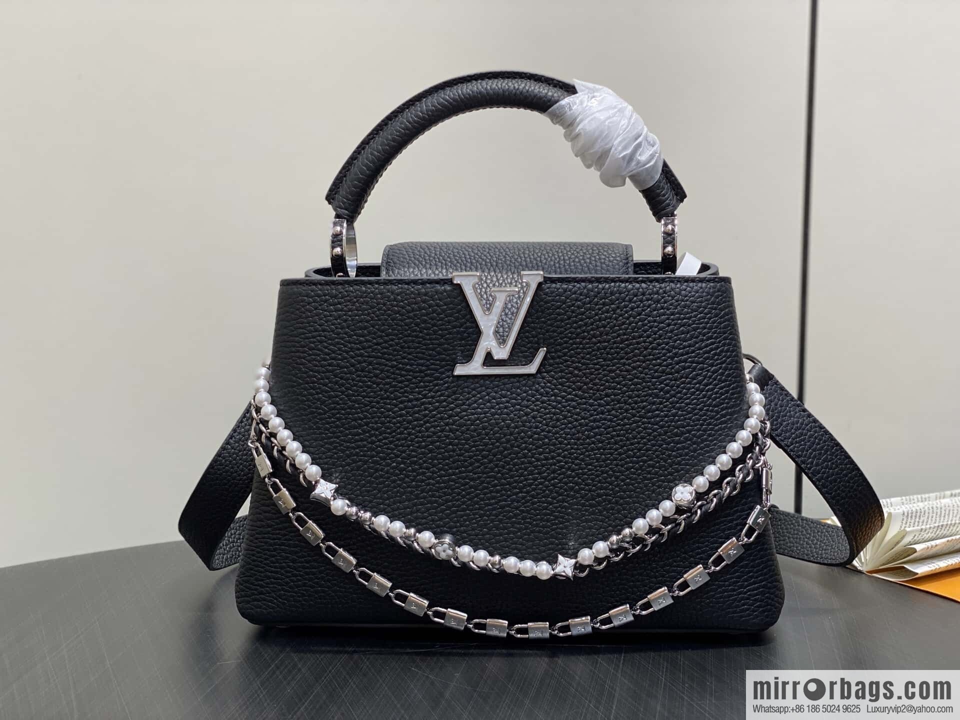 [Boutique‑grade] M12345 black, full leather cap, this Capucines BB handbag.