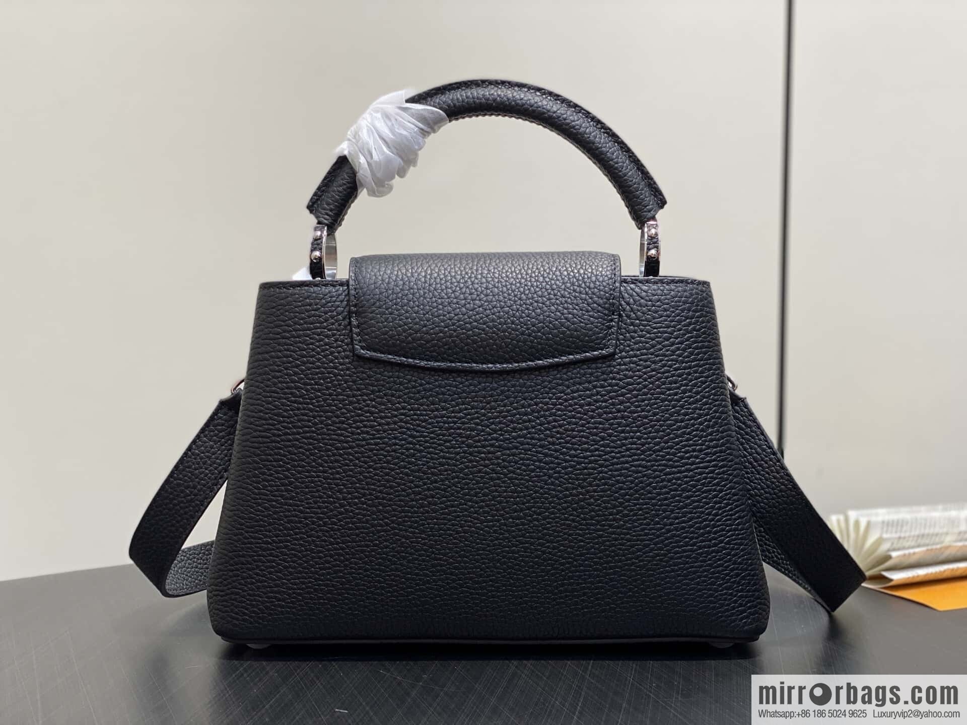 [Boutique‑grade] M12345 black, full leather cap, this Capucines BB handbag.