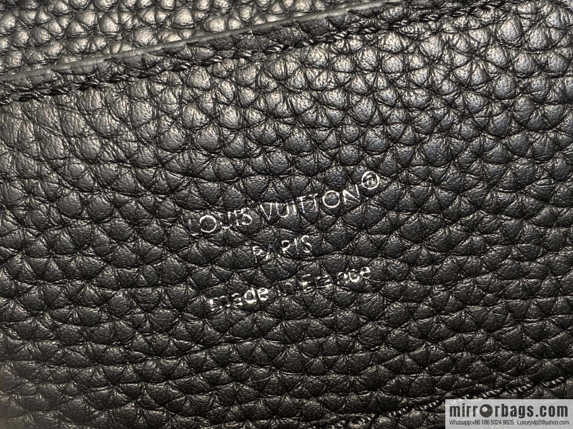 [Boutique‑grade] M12345 black, full leather cap, this Capucines BB handbag.