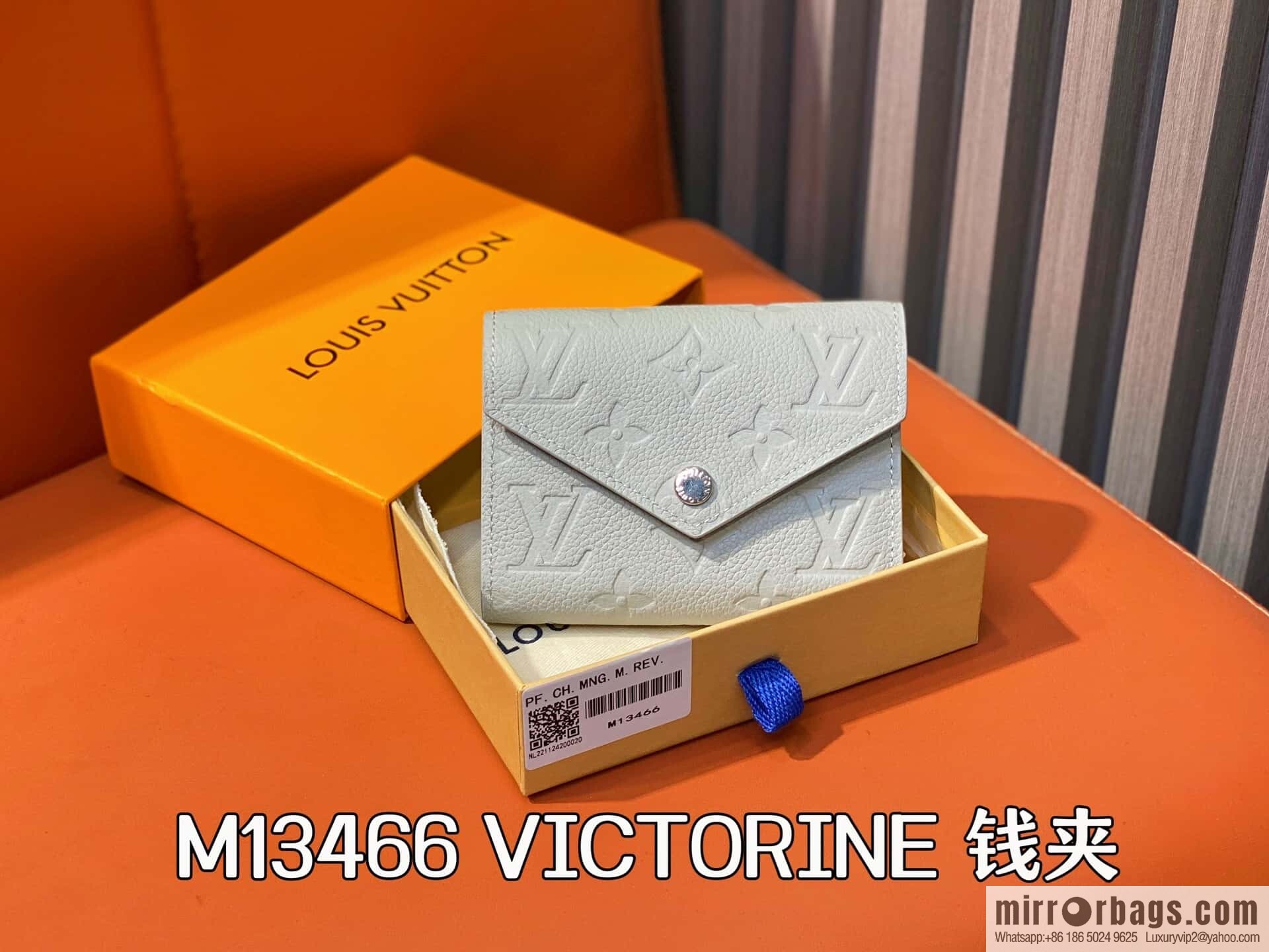 [Boutique‑grade] M13466 light gray, full leather three-fold wallet VICTORINE wallet