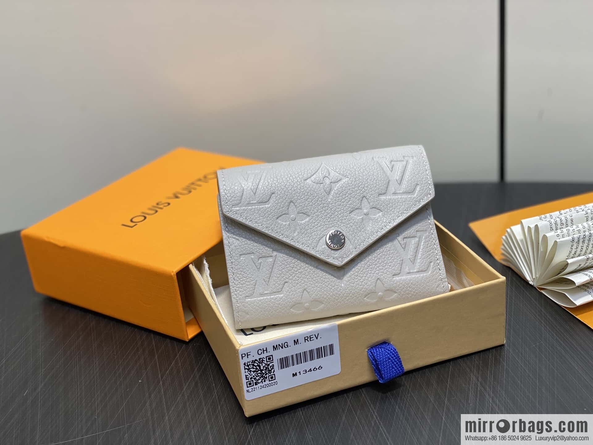 [Boutique‑grade] M13466 light gray, full leather three-fold wallet VICTORINE wallet