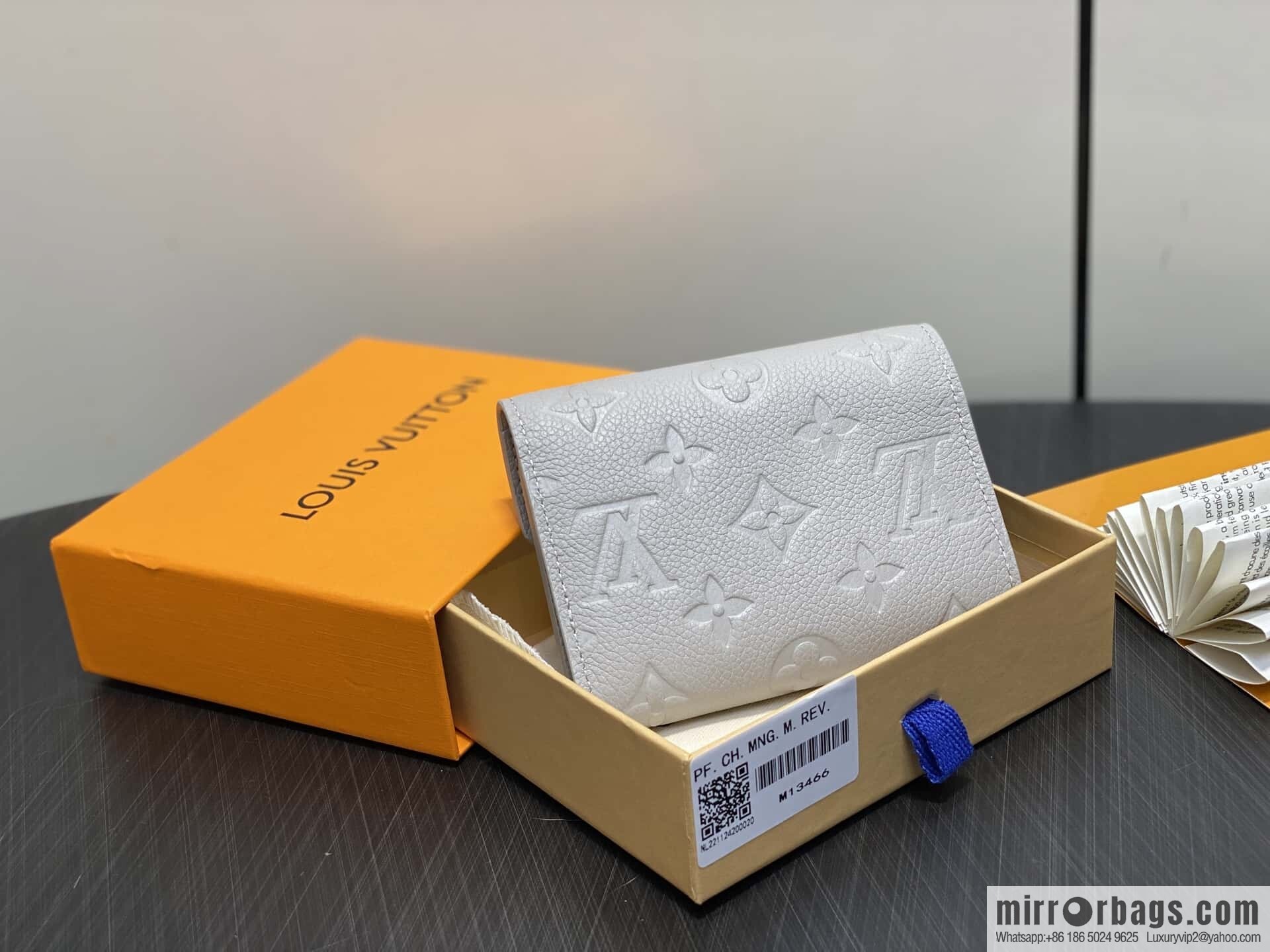 [Boutique‑grade] M13466 light gray, full leather three-fold wallet VICTORINE wallet