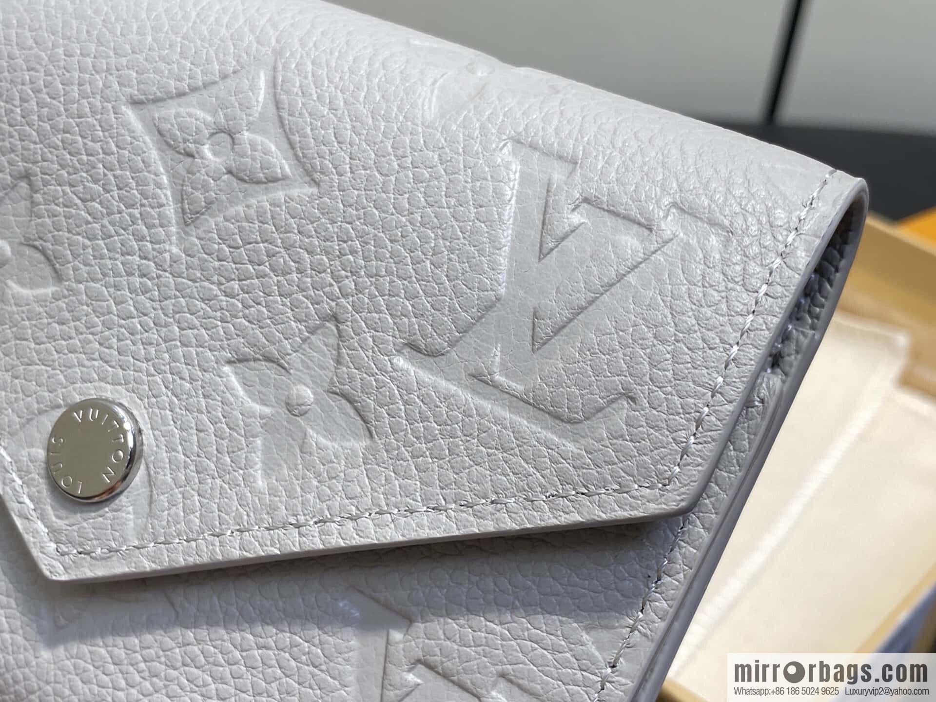 [Boutique‑grade] M13466 light gray, full leather three-fold wallet VICTORINE wallet