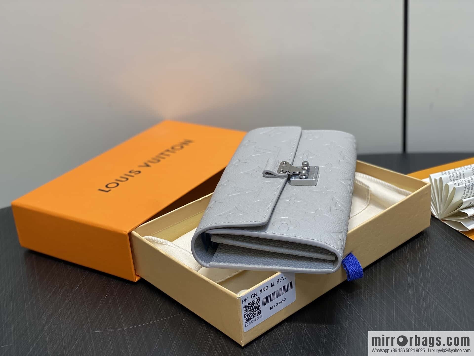 [Boutique‑grade] M13463 light gray, full leather flip wallet Sarah wallet