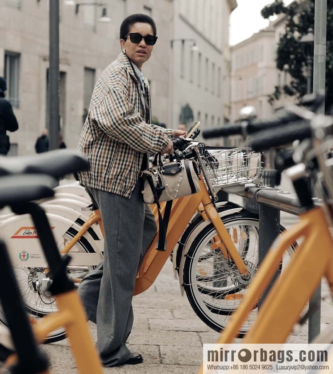 [Premium‑quality] M14721 taupe, full leather locomotive bag LV Biker small handbag M14514 black 2025 spring and summer show