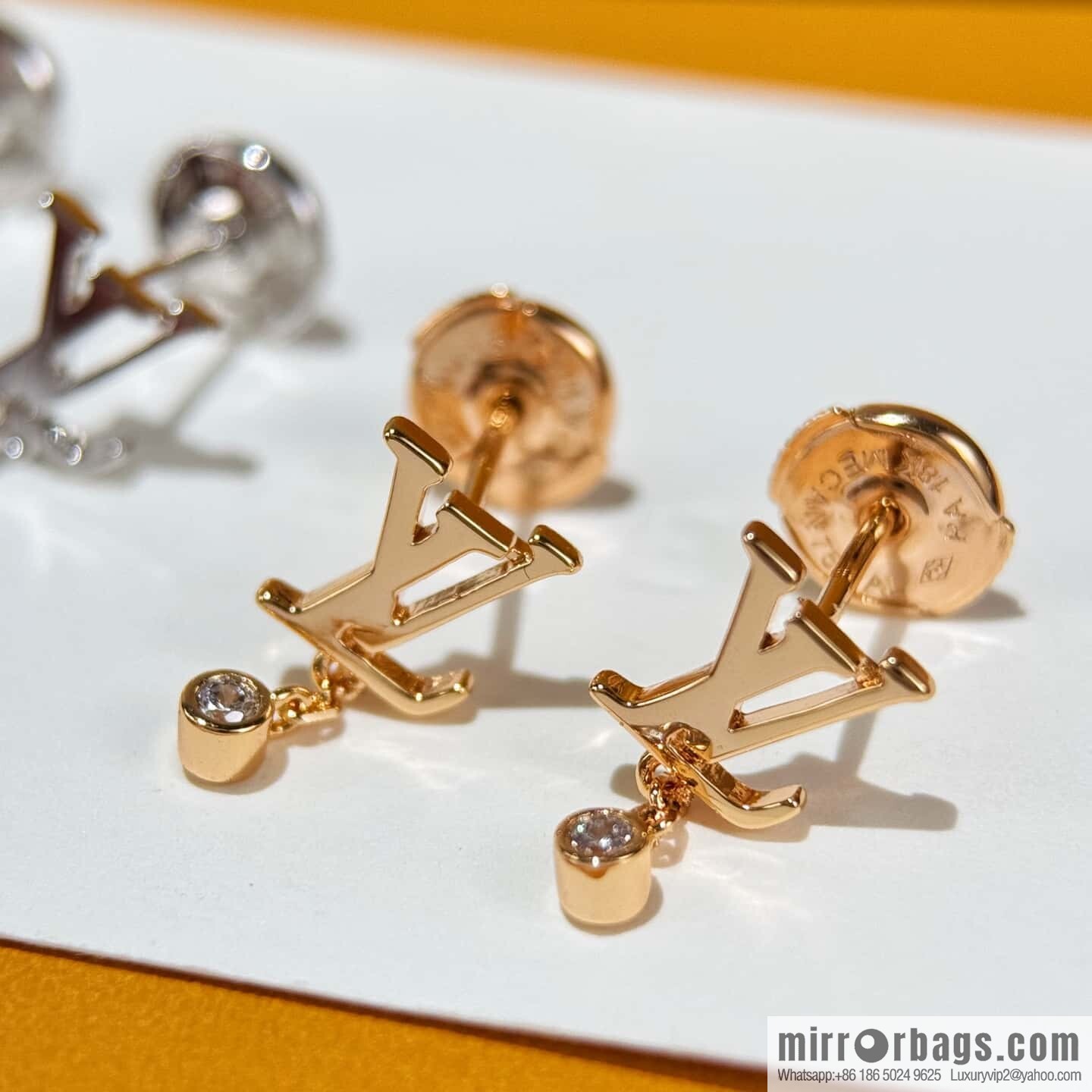 ❗️❗️New ❗️☀ Louis Vuitton LV floral stud earrings ☀