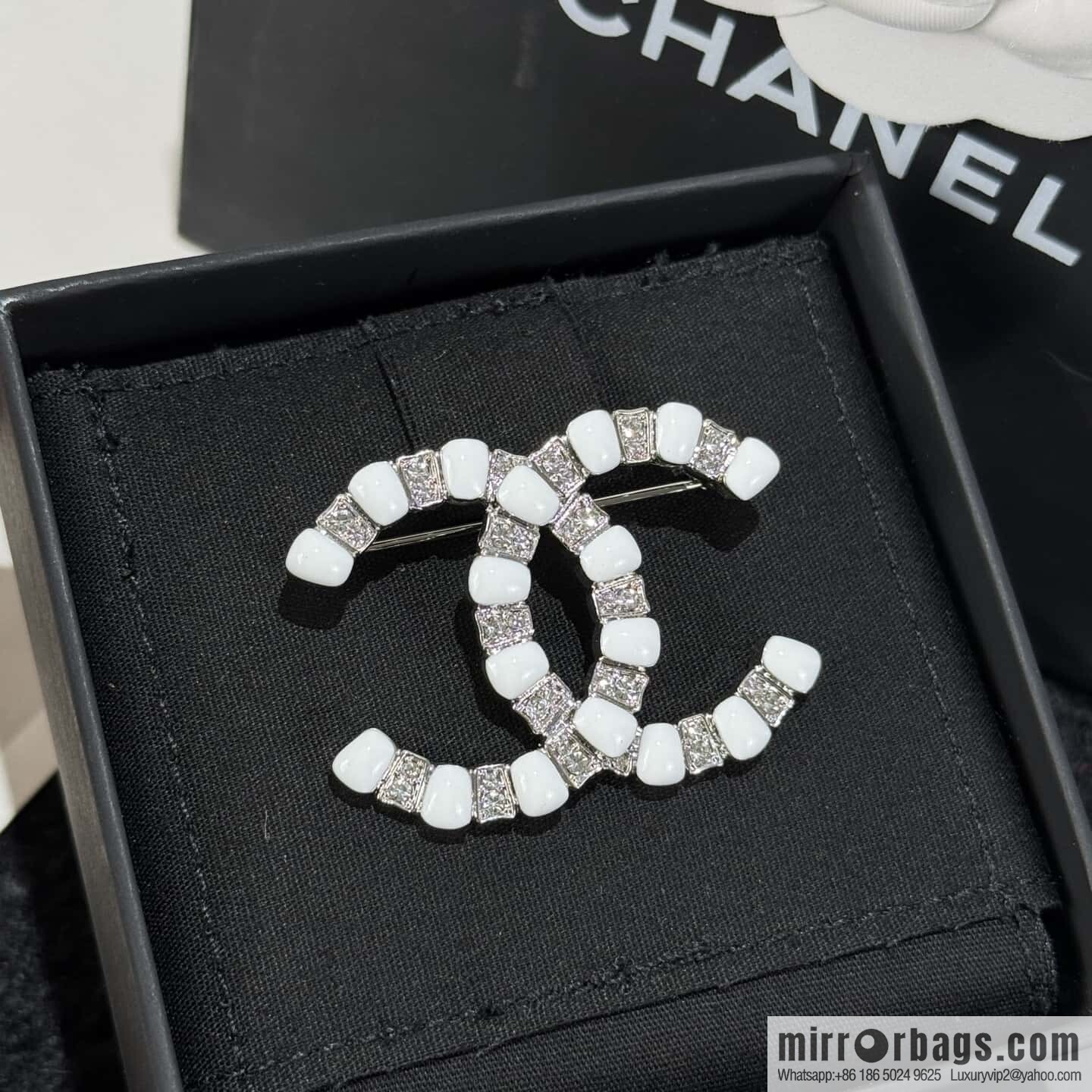 ☀️New ☑️ Chanel Double C Brooch