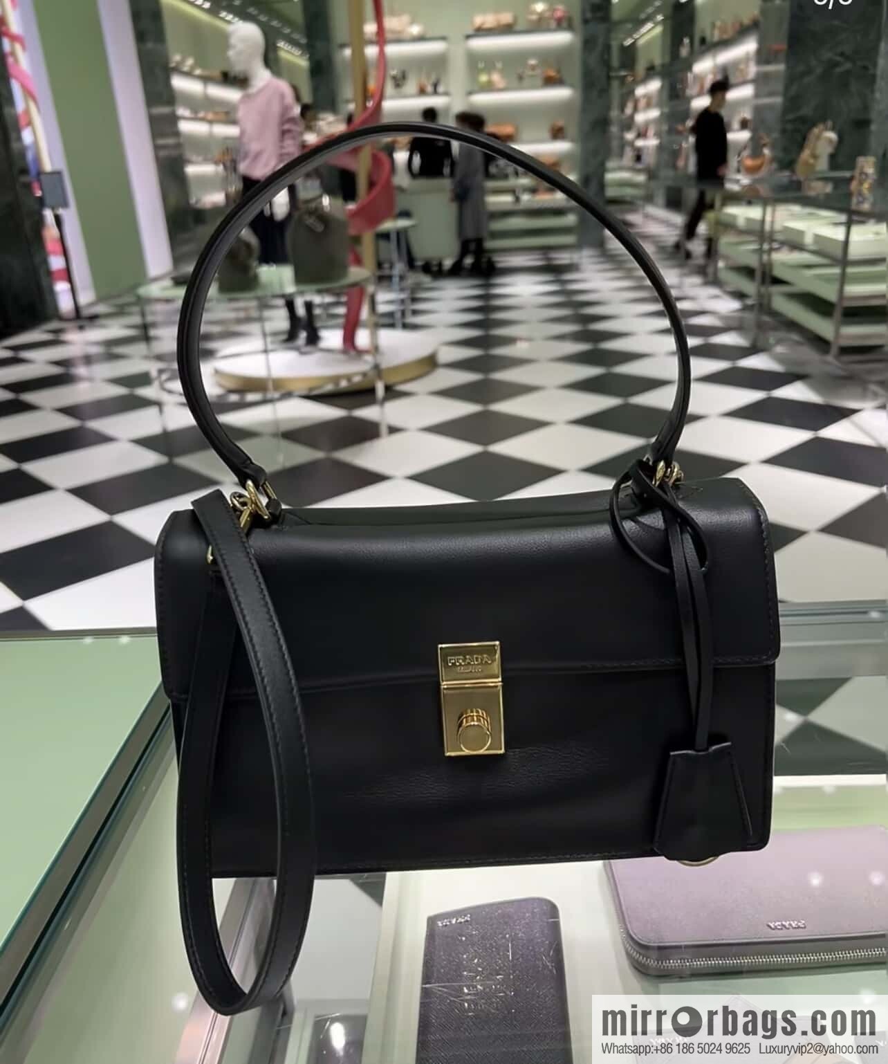 PRADA 🎉 new catwalk model 🎉 1BN023 calfskin 🎉🎉 black