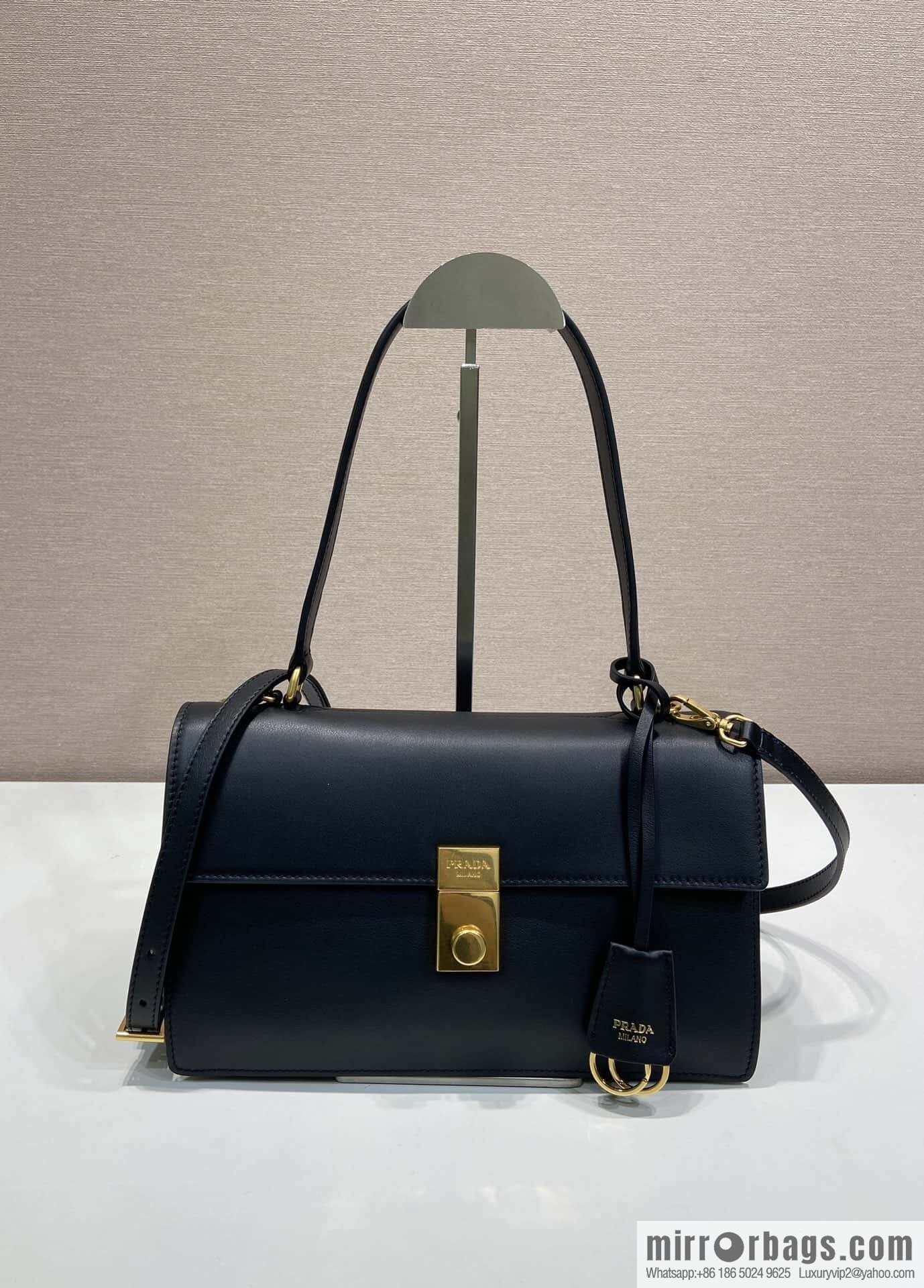PRADA 🎉 new catwalk model 🎉 1BN023 calfskin 🎉🎉 black