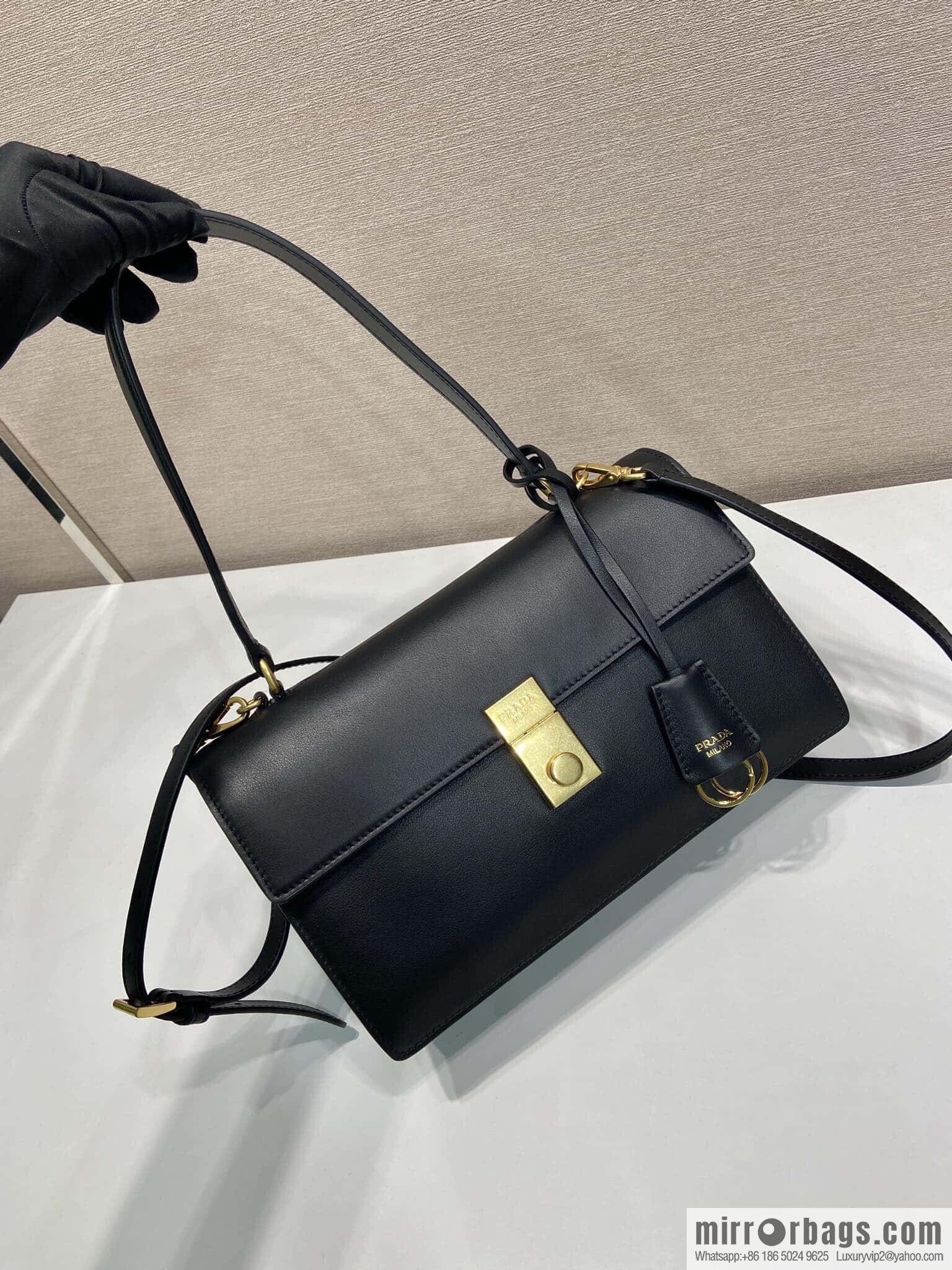 PRADA 🎉 new catwalk model 🎉 1BN023 calfskin 🎉🎉 black