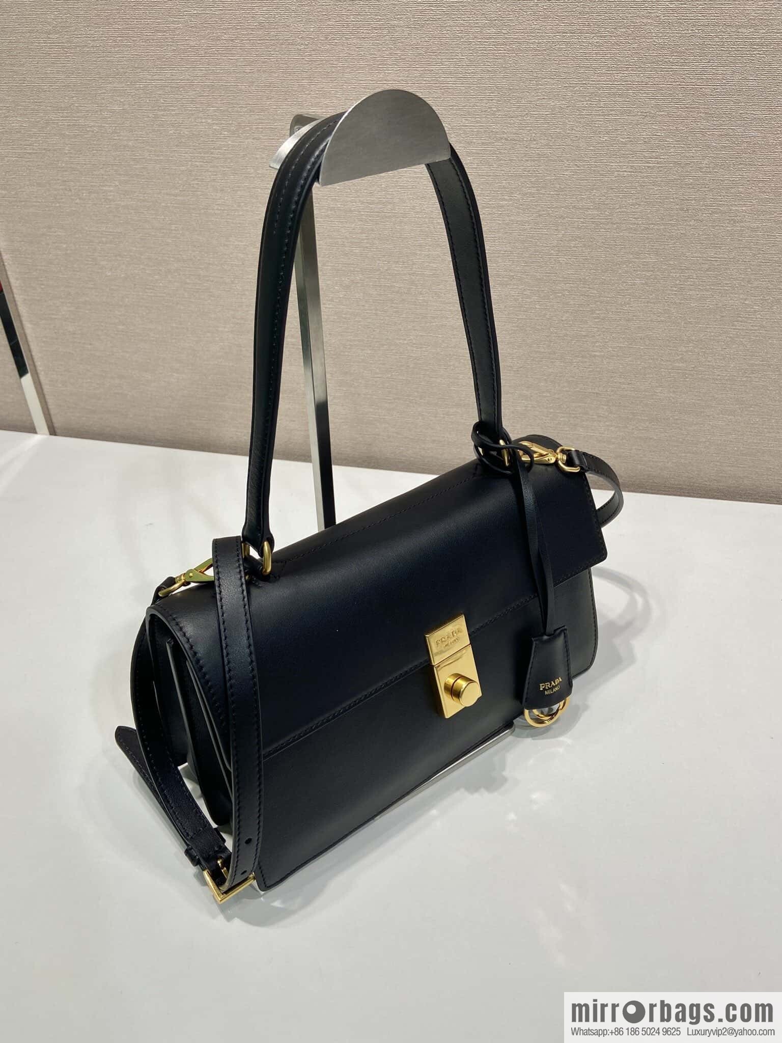 PRADA 🎉 new catwalk model 🎉 1BN023 calfskin 🎉🎉 black